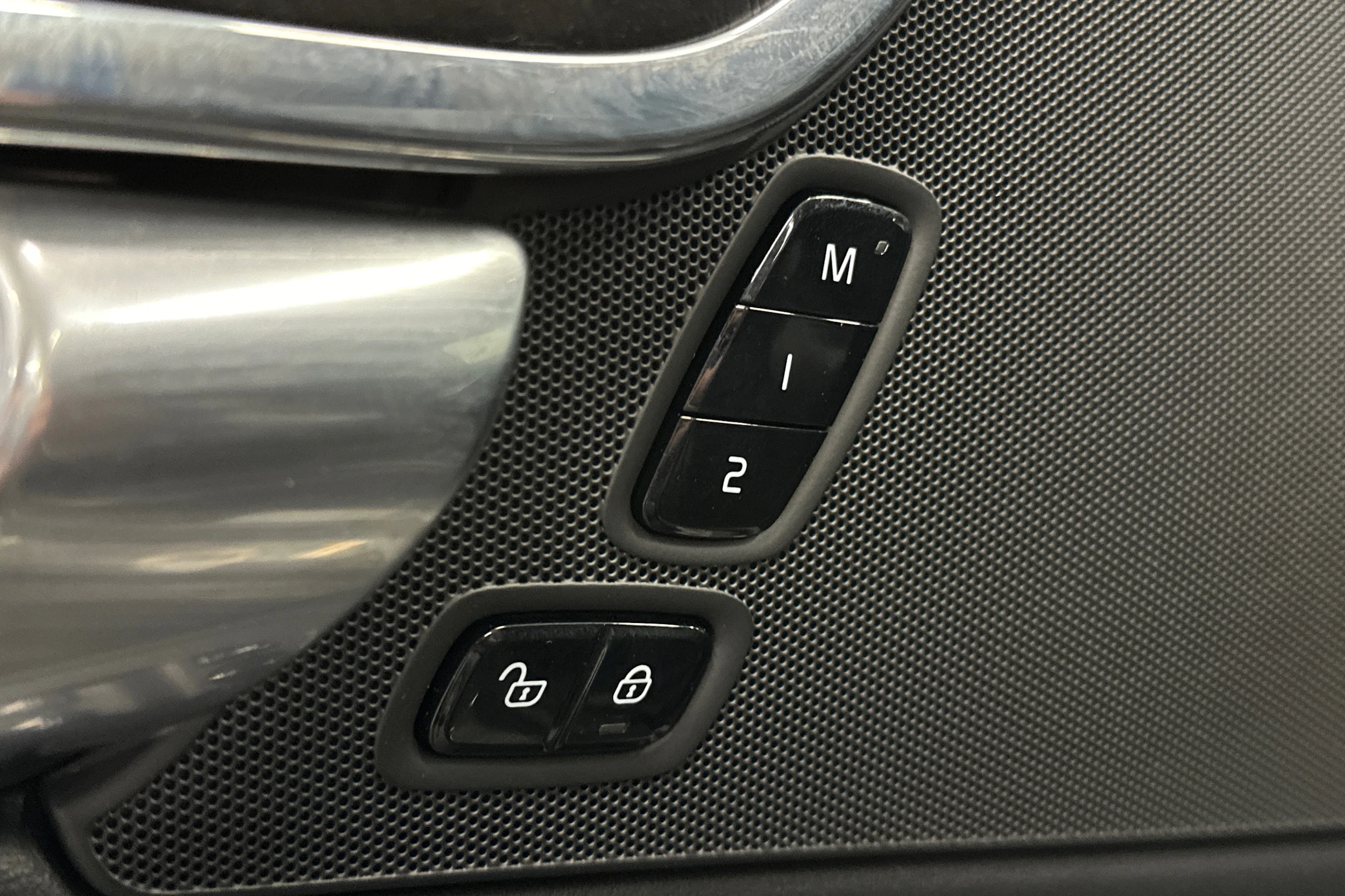 harmaa Volvo V90 Cross Country 2018 kuva 21.