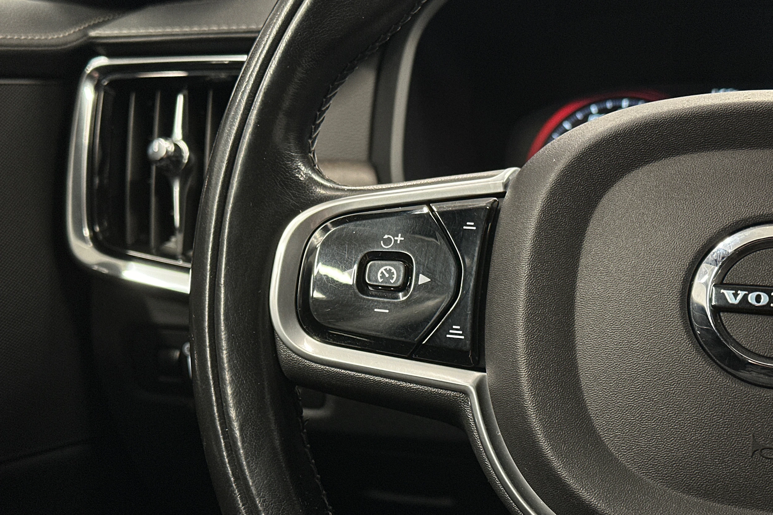 harmaa Volvo V90 Cross Country 2018 kuva 25.