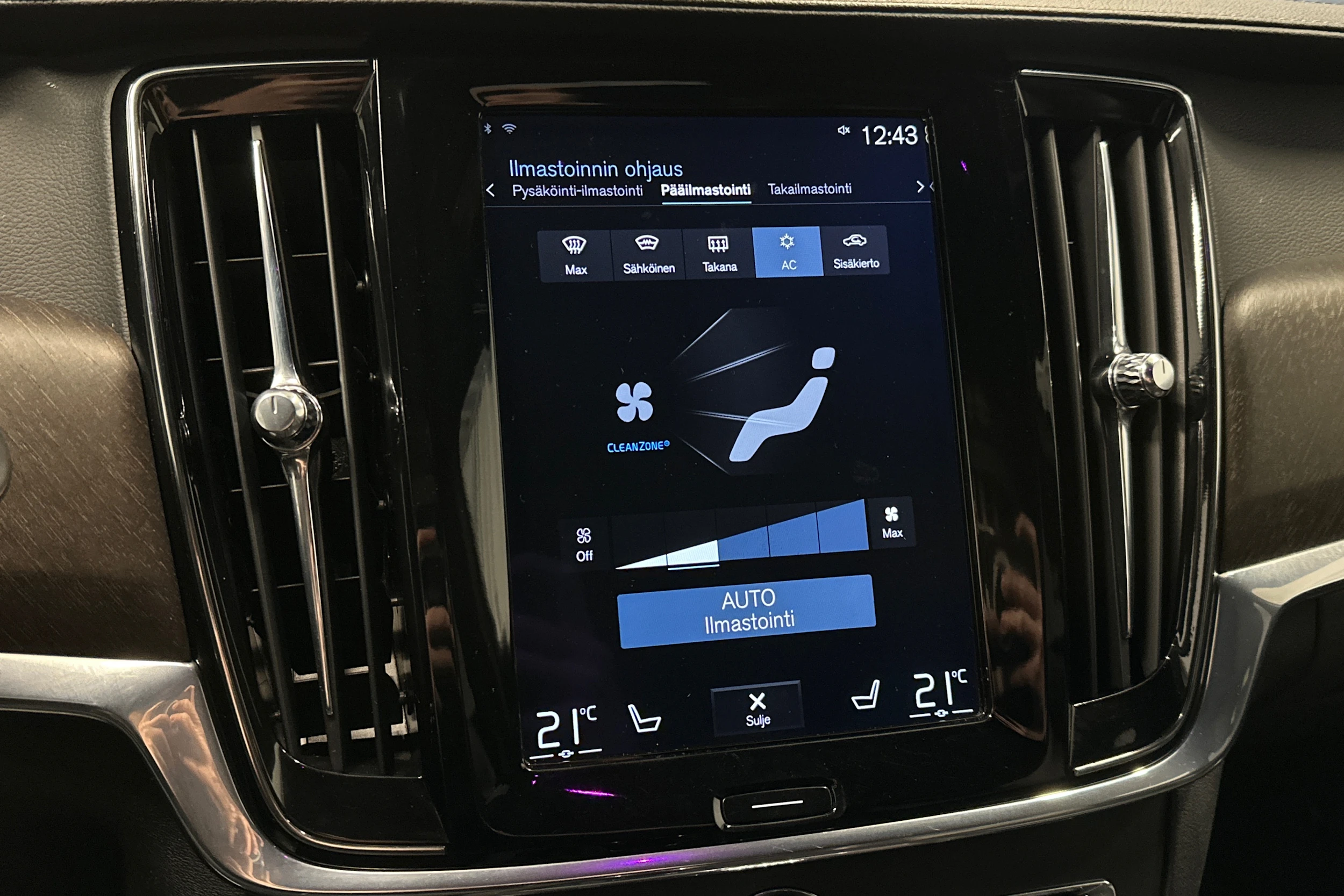 harmaa Volvo V90 Cross Country 2018 kuva 32.