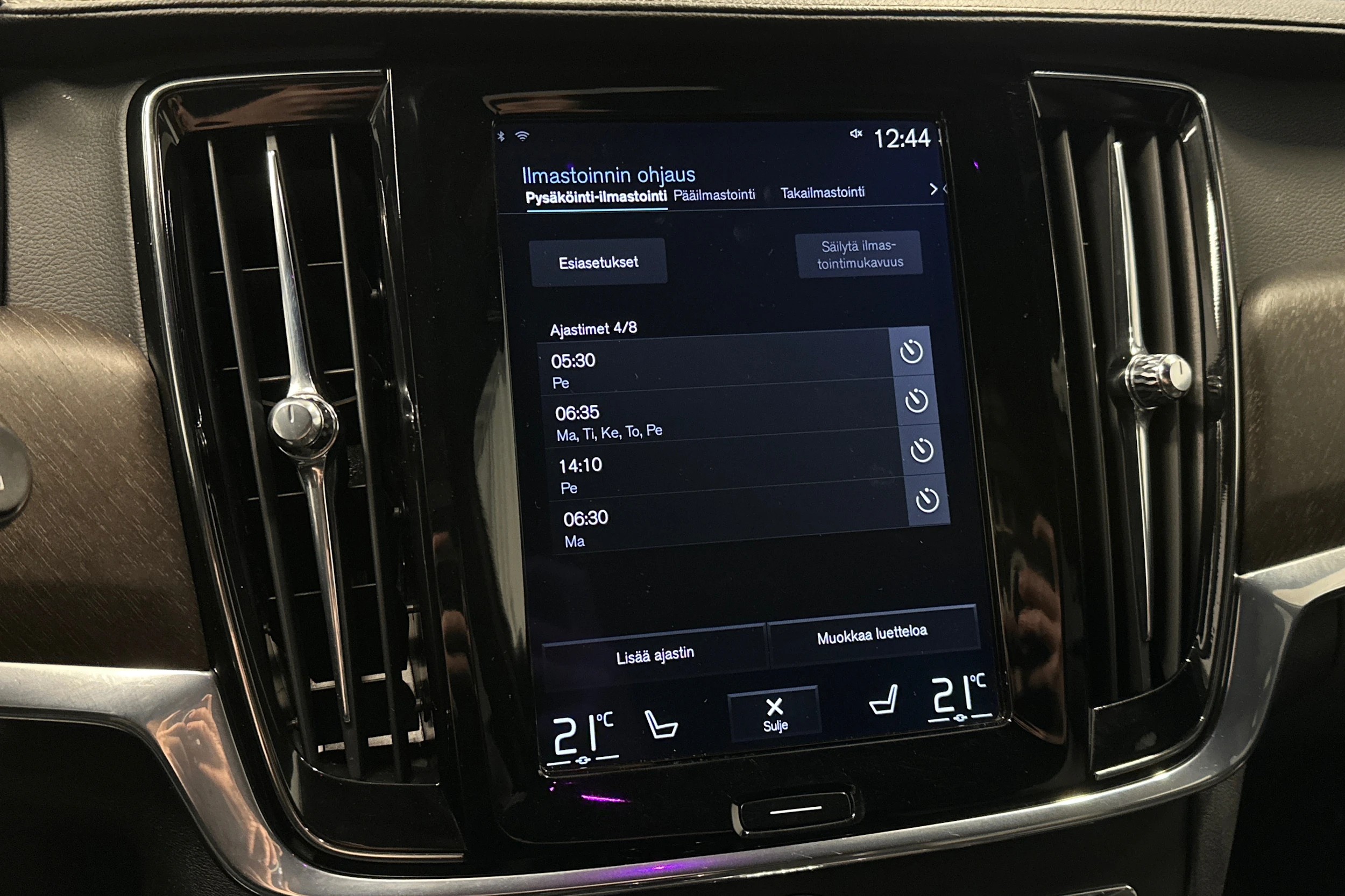 harmaa Volvo V90 Cross Country 2018 kuva 33.