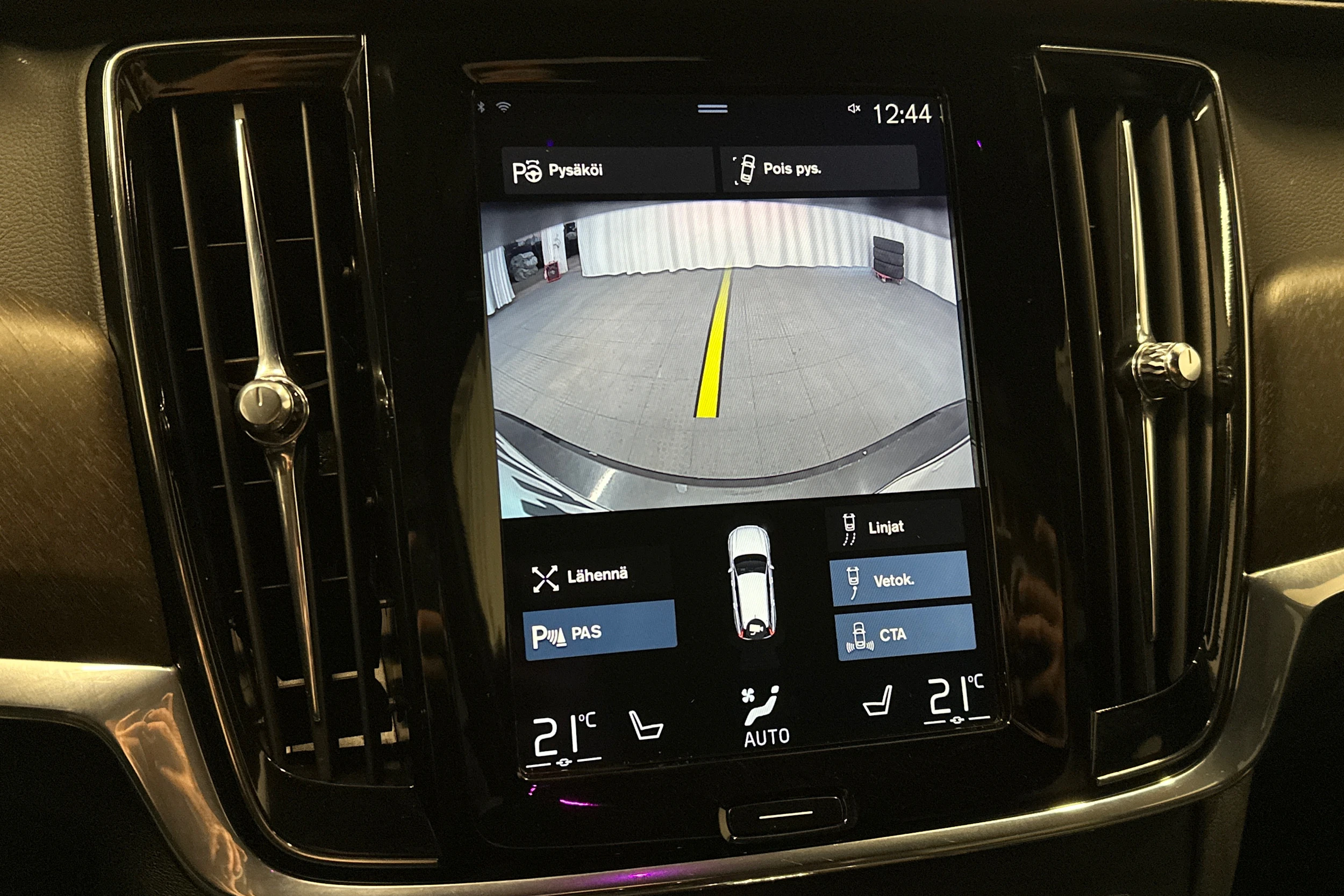 harmaa Volvo V90 Cross Country 2018 kuva 34.