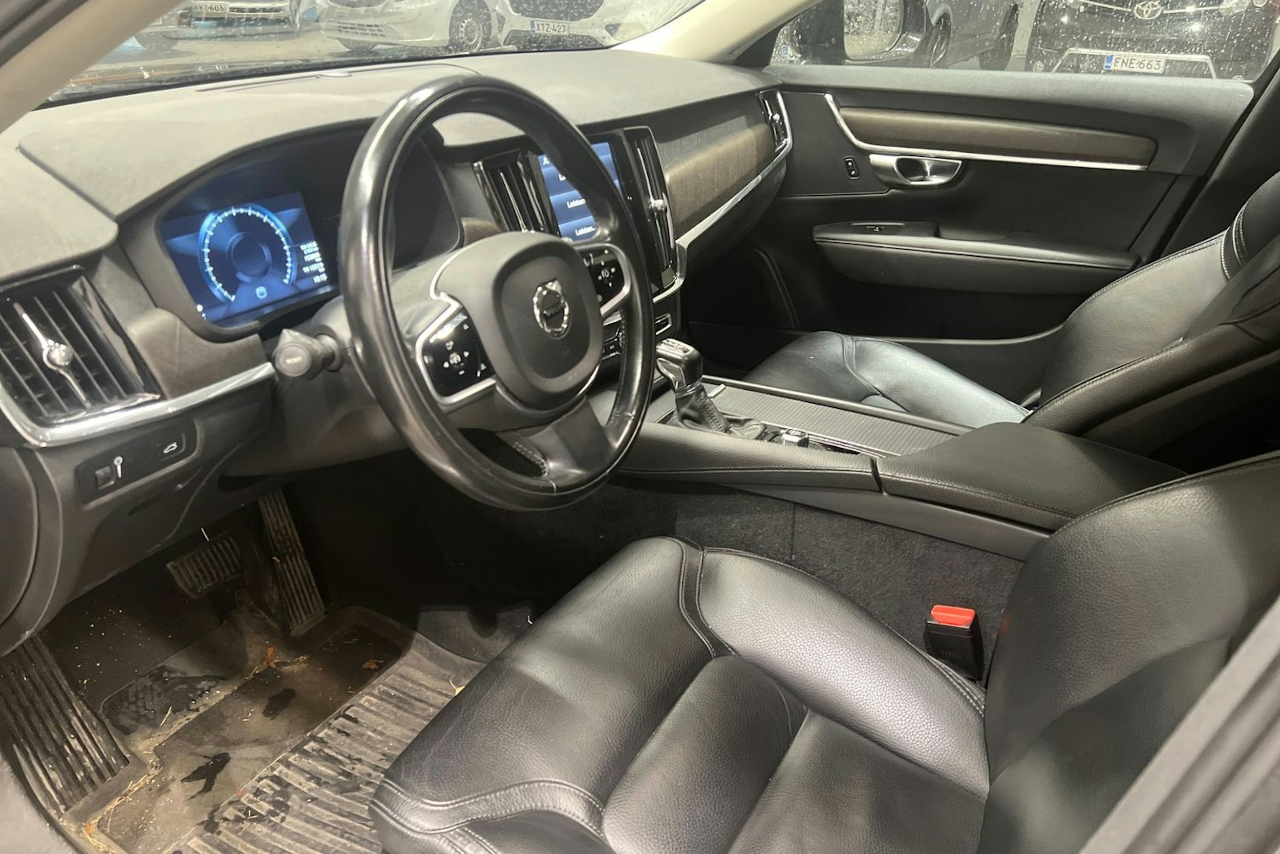 musta Volvo V90 Cross Country 2018 kuva 3.