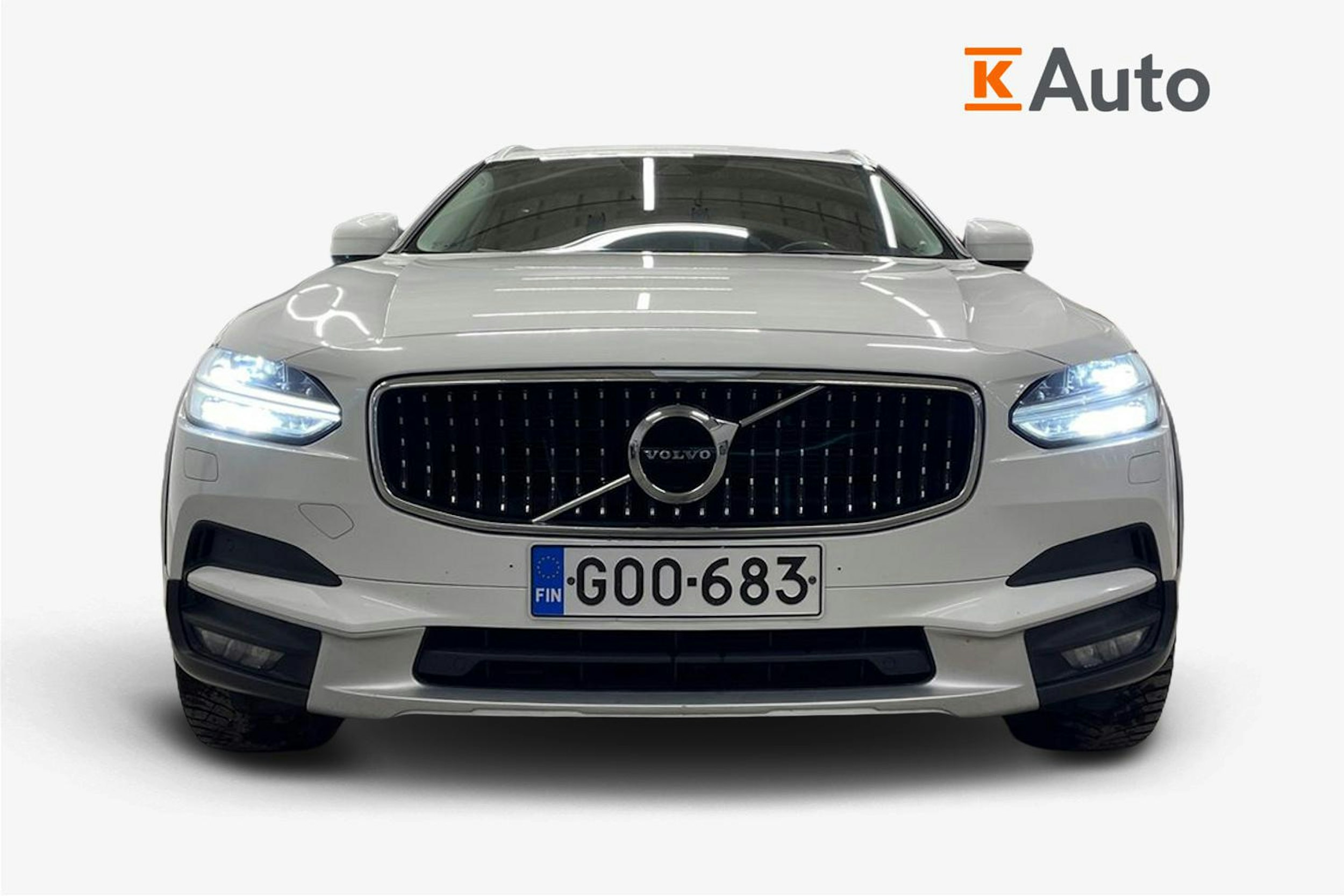 valkoinen Volvo V90 Cross Country 2018 kuva 5.