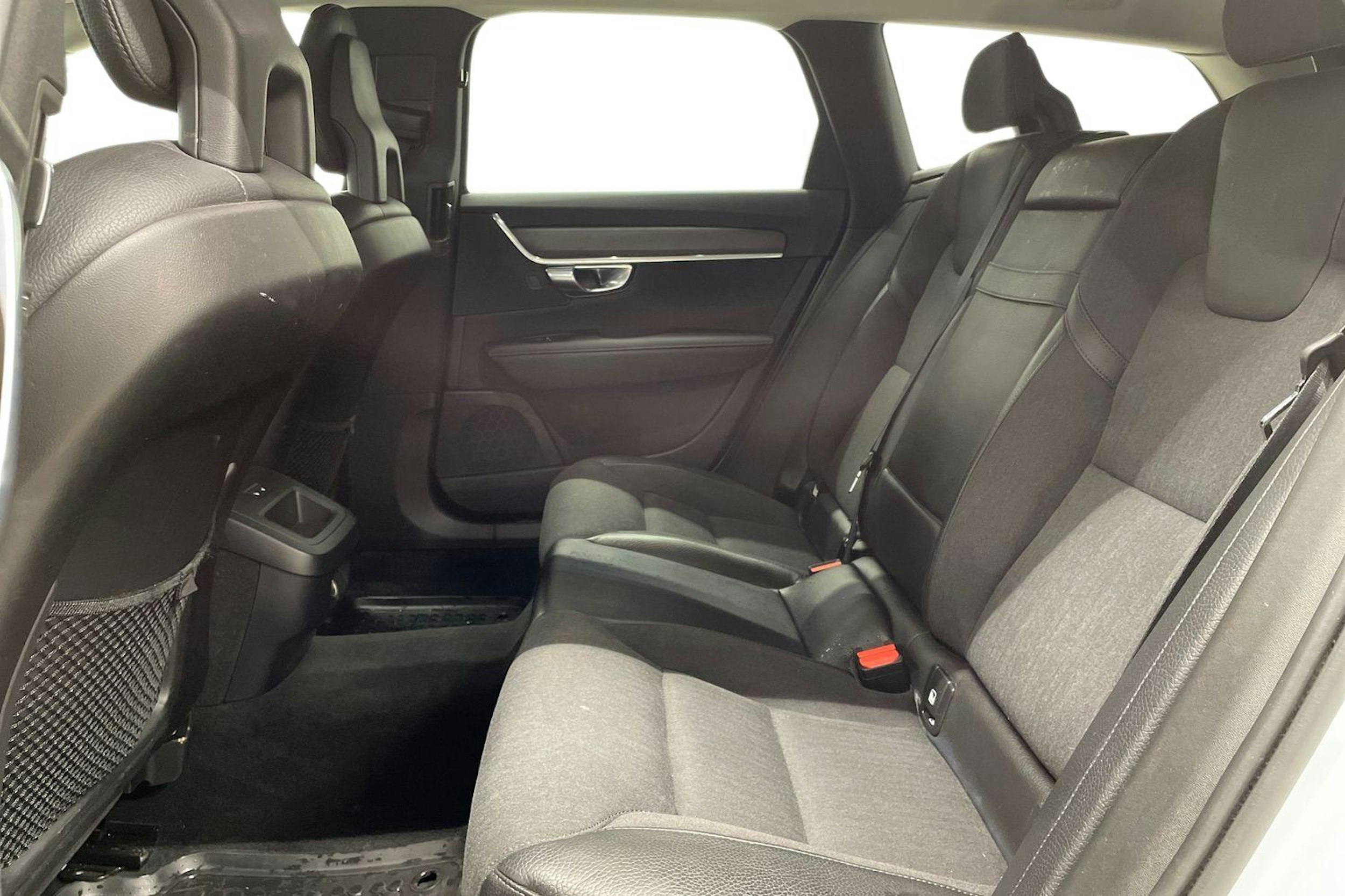 valkoinen Volvo V90 Cross Country 2018 kuva 10.