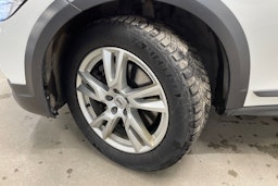 valkoinen Volvo V90 Cross Country 2018 kuva 13.