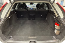 valkoinen Volvo V90 Cross Country 2018 kuva 15.