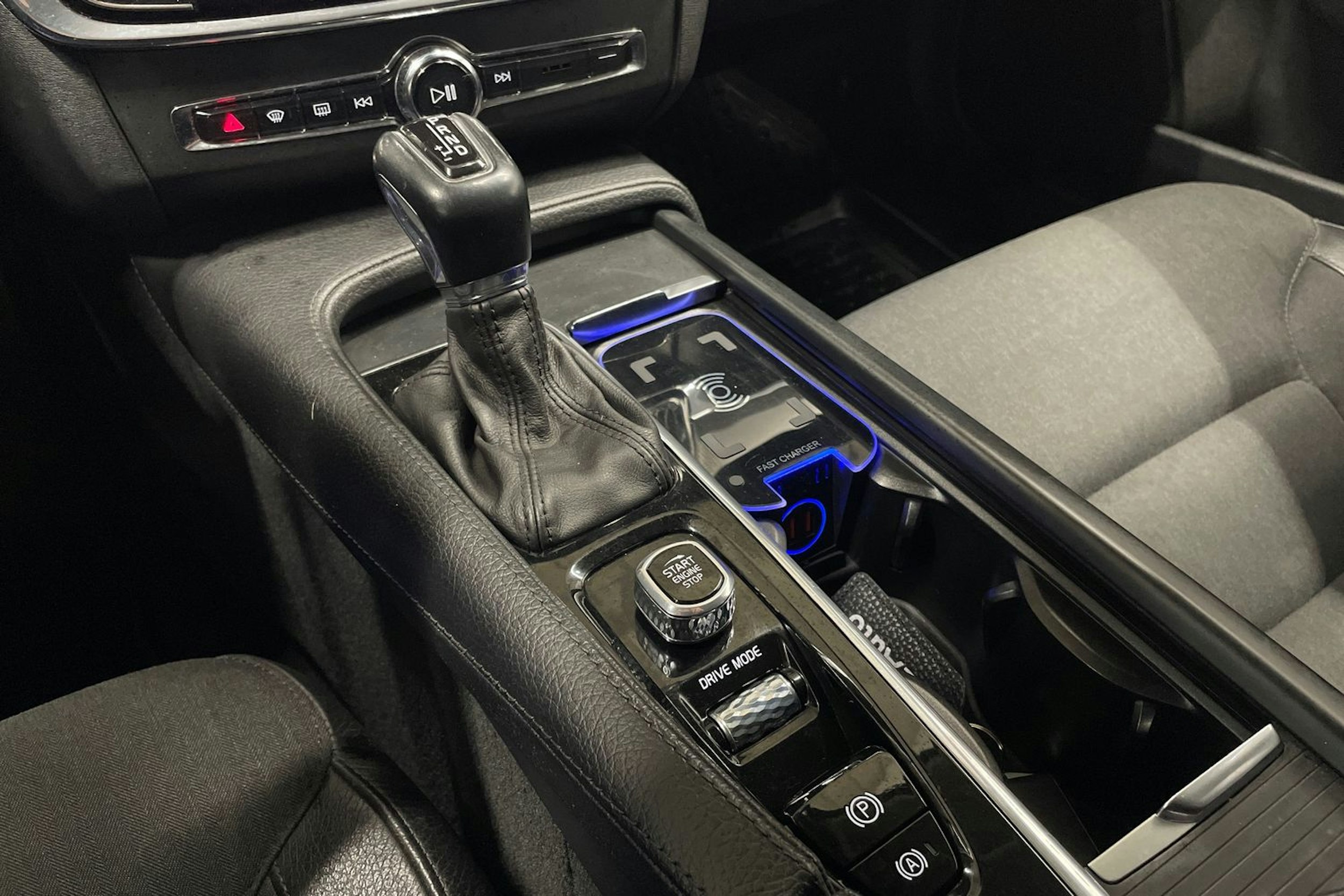 valkoinen Volvo V90 Cross Country 2018 kuva 22.