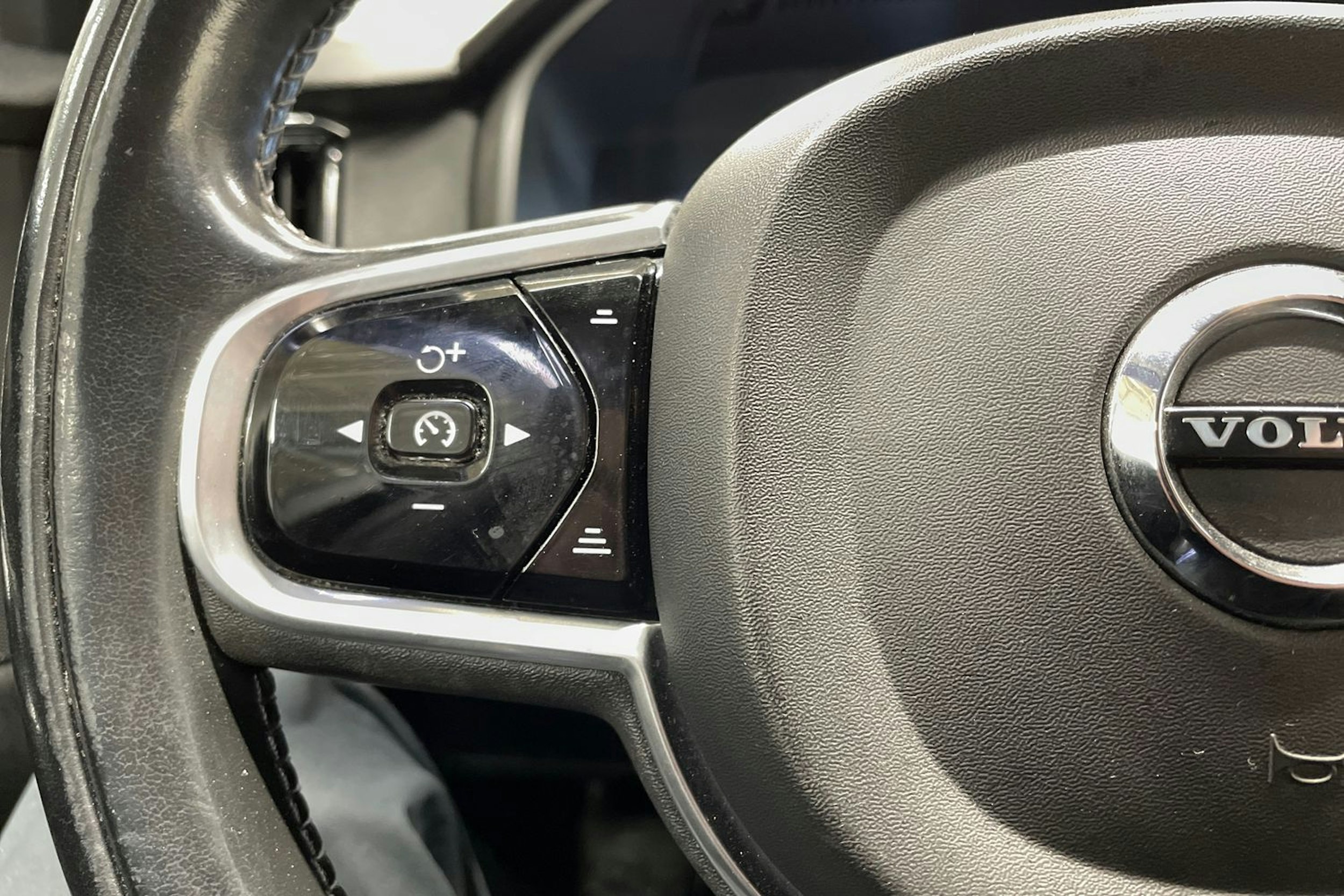 valkoinen Volvo V90 Cross Country 2018 kuva 24.