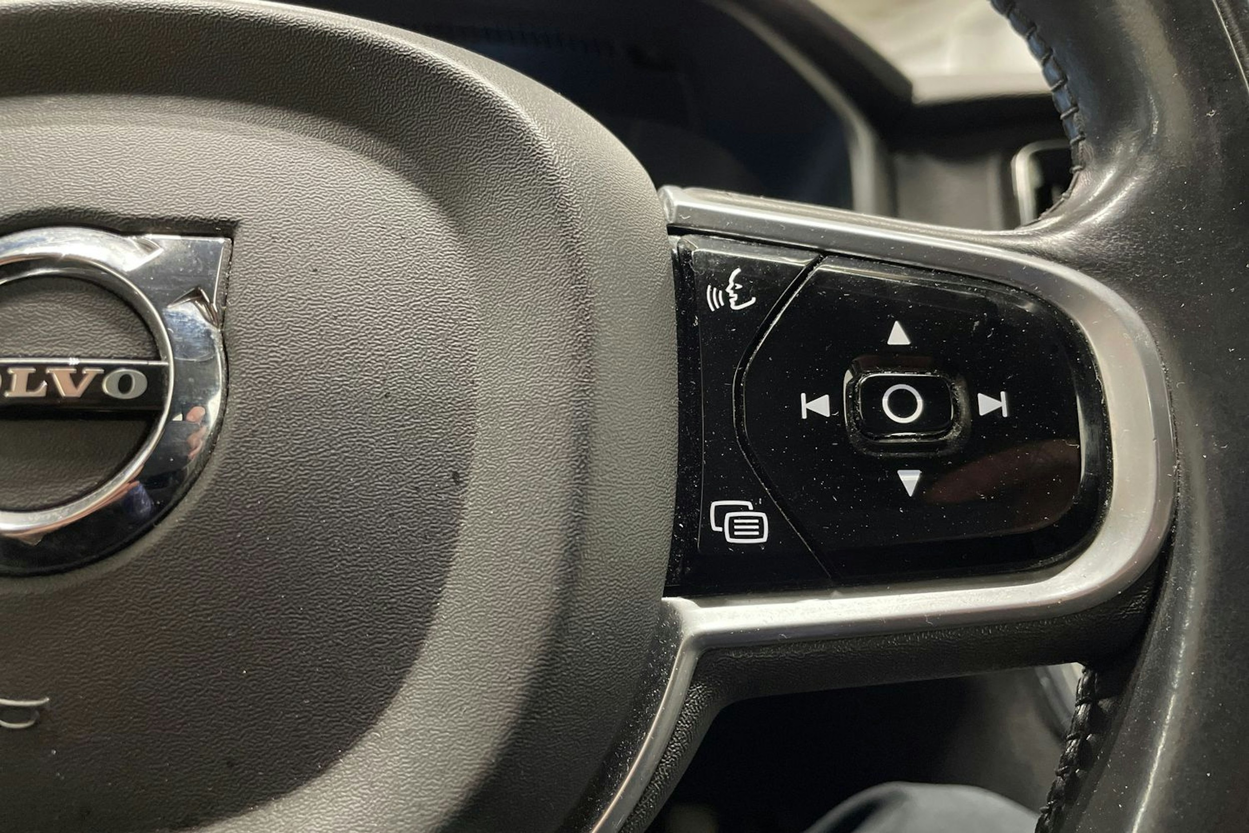 valkoinen Volvo V90 Cross Country 2018 kuva 25.