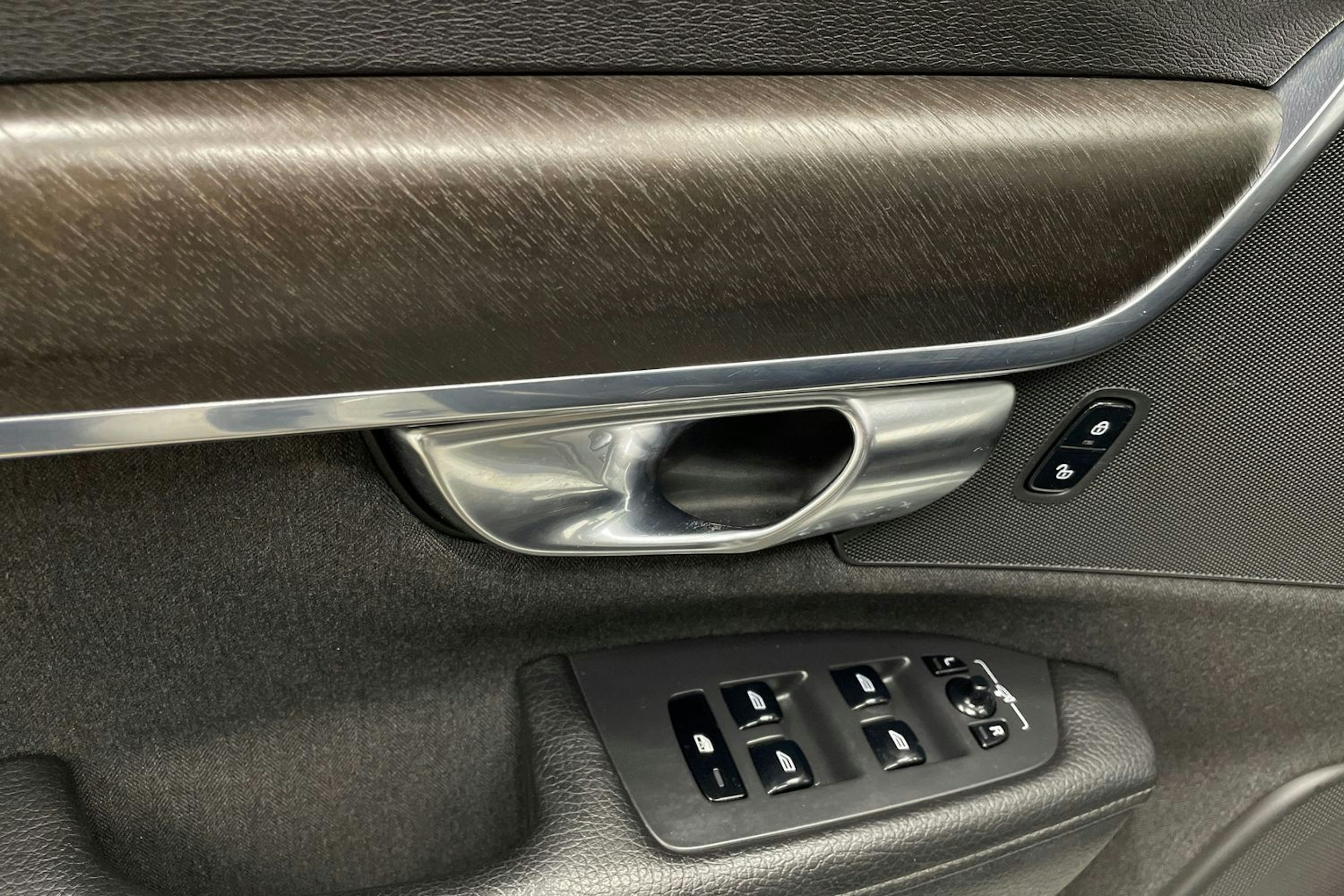 valkoinen Volvo V90 Cross Country 2018 kuva 26.