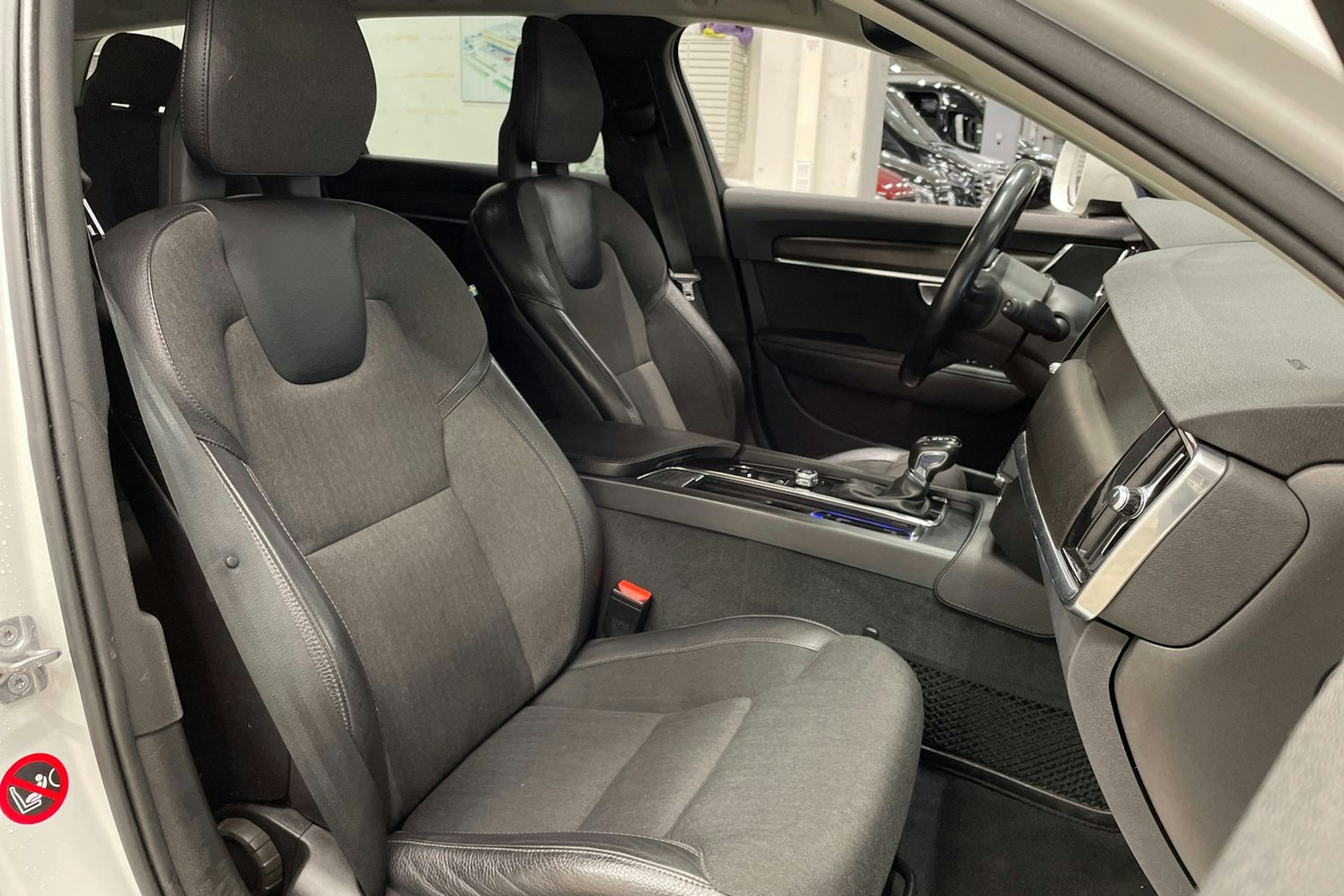 valkoinen Volvo V90 Cross Country 2018 kuva 29.