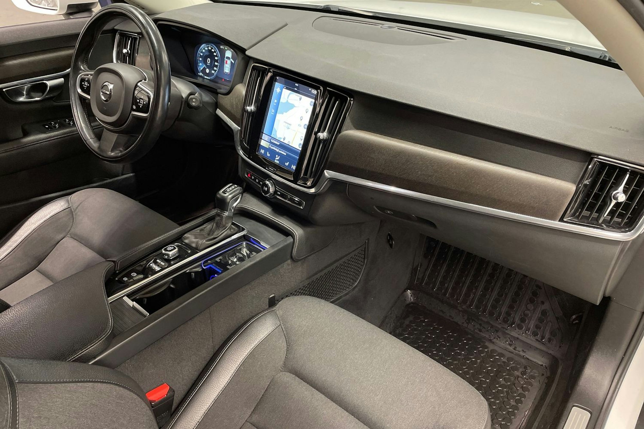 valkoinen Volvo V90 Cross Country 2018 kuva 30.