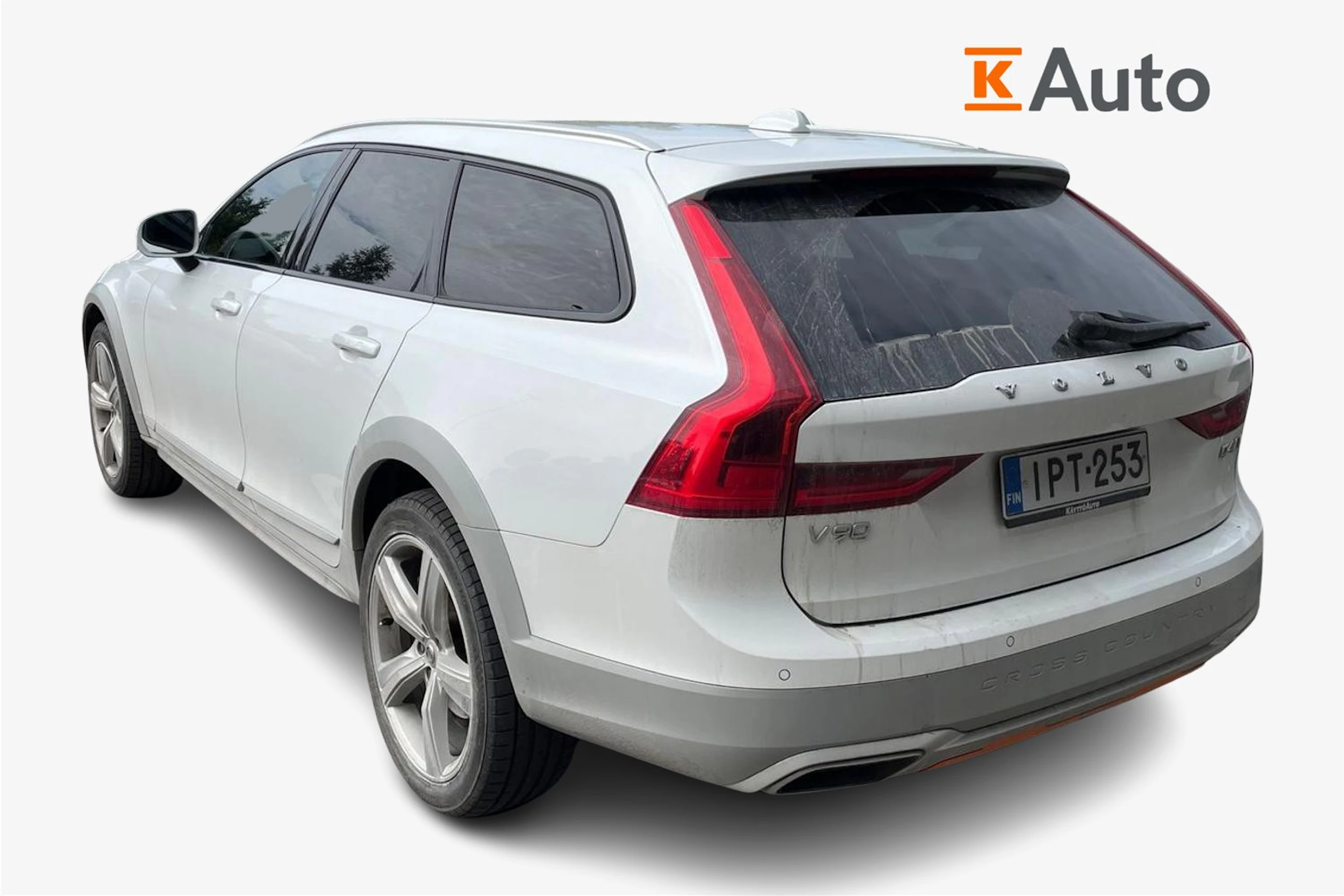 valkoinen Volvo V90 Cross Country 2018 kuva 2.