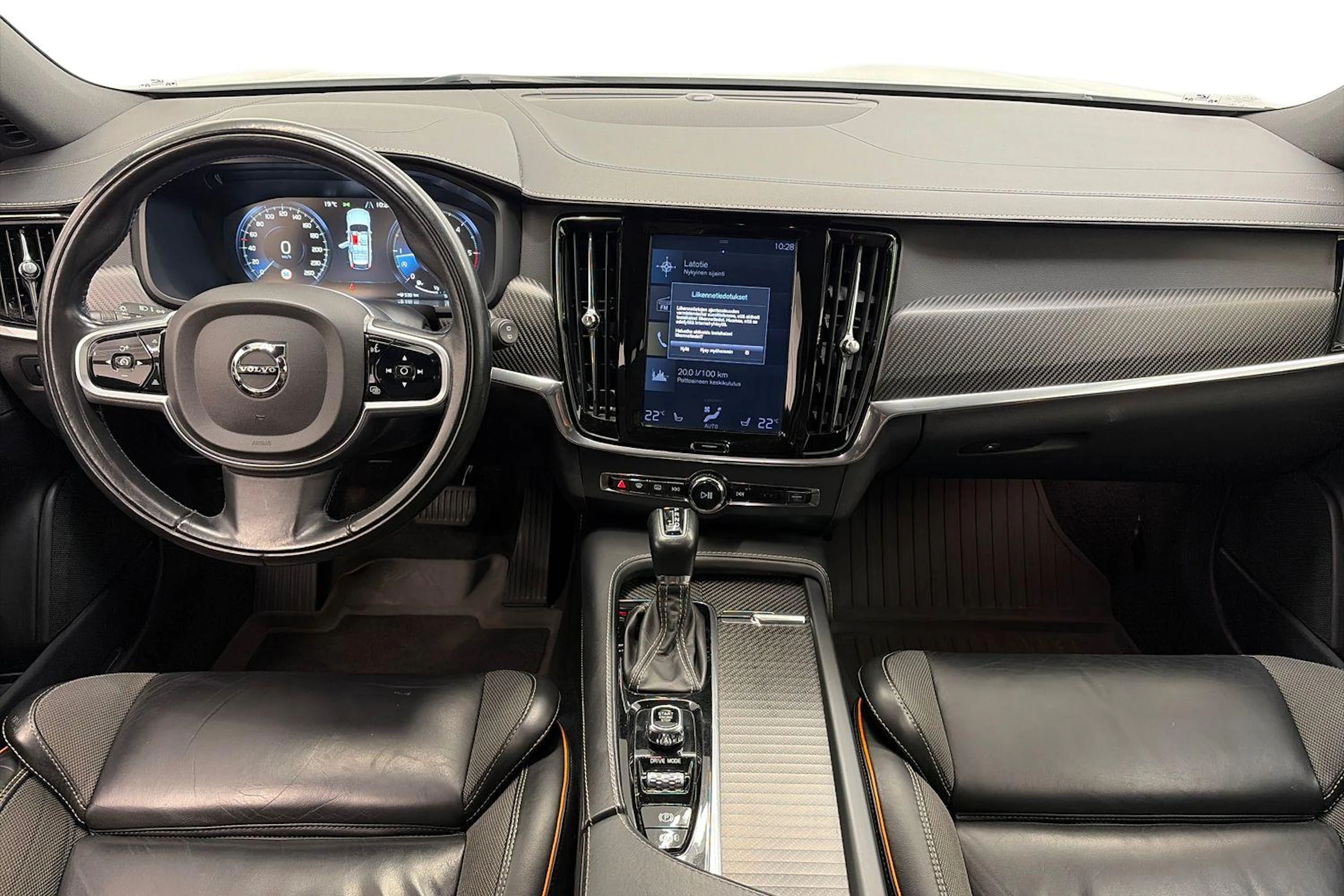 valkoinen Volvo V90 Cross Country 2018 kuva 7.