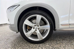 valkoinen Volvo V90 Cross Country 2018 kuva 10.