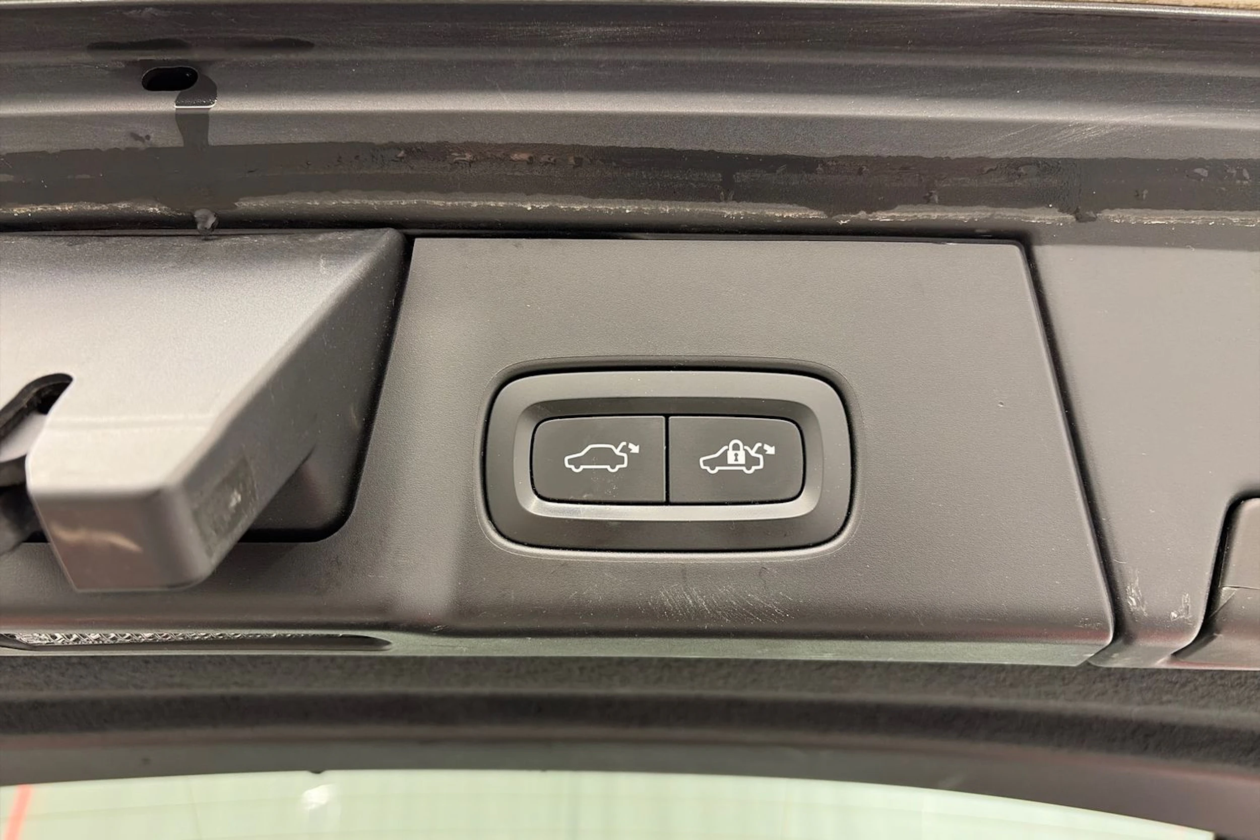 valkoinen Volvo V90 Cross Country 2018 kuva 13.