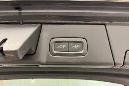 valkoinen Volvo V90 Cross Country 2018 kuva 13.