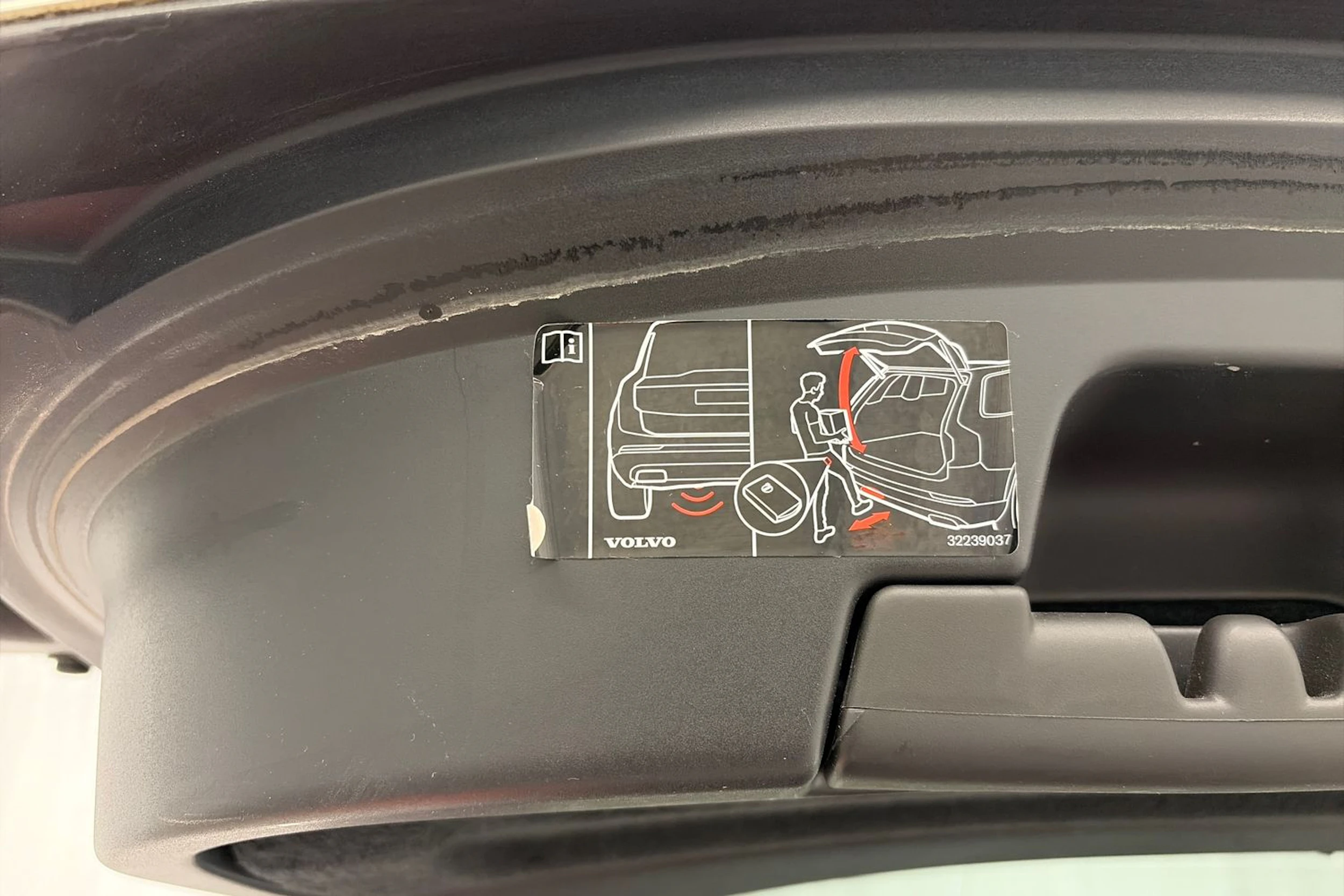 valkoinen Volvo V90 Cross Country 2018 kuva 15.