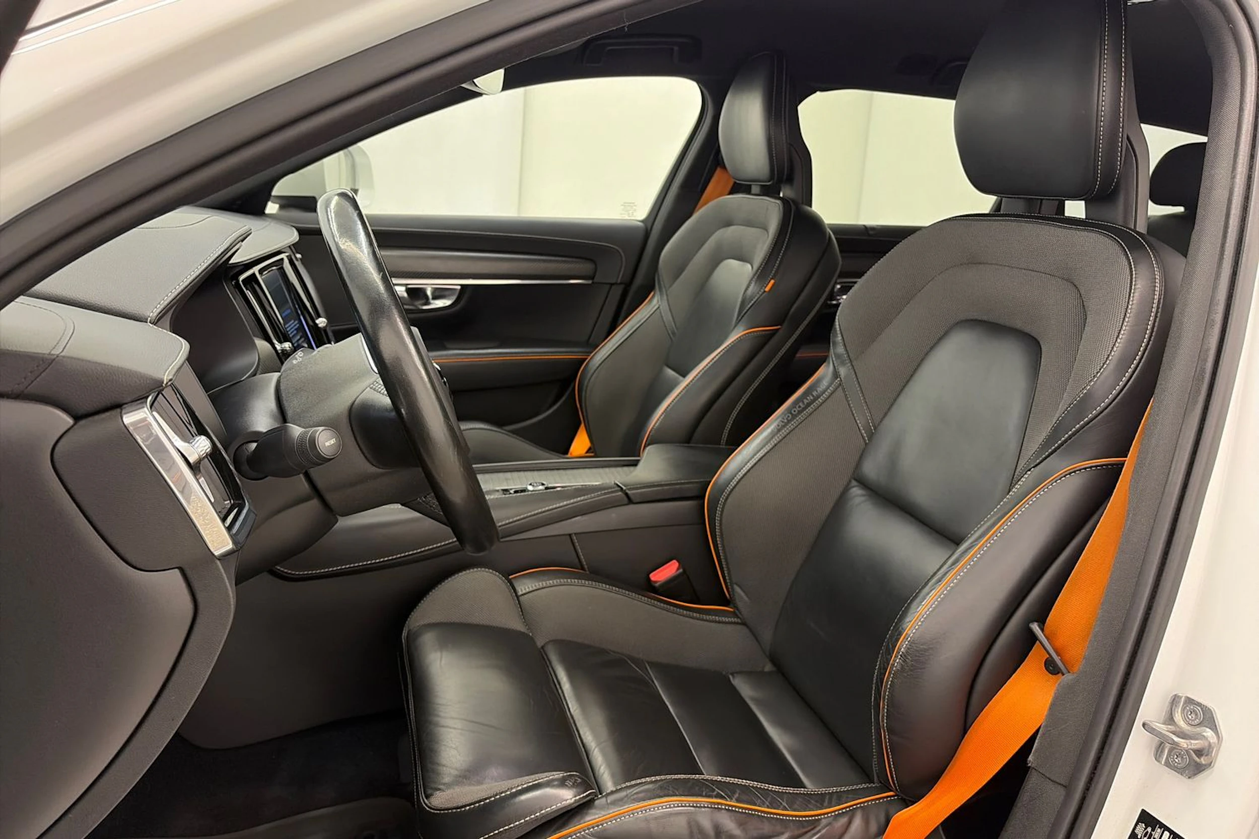 valkoinen Volvo V90 Cross Country 2018 kuva 18.