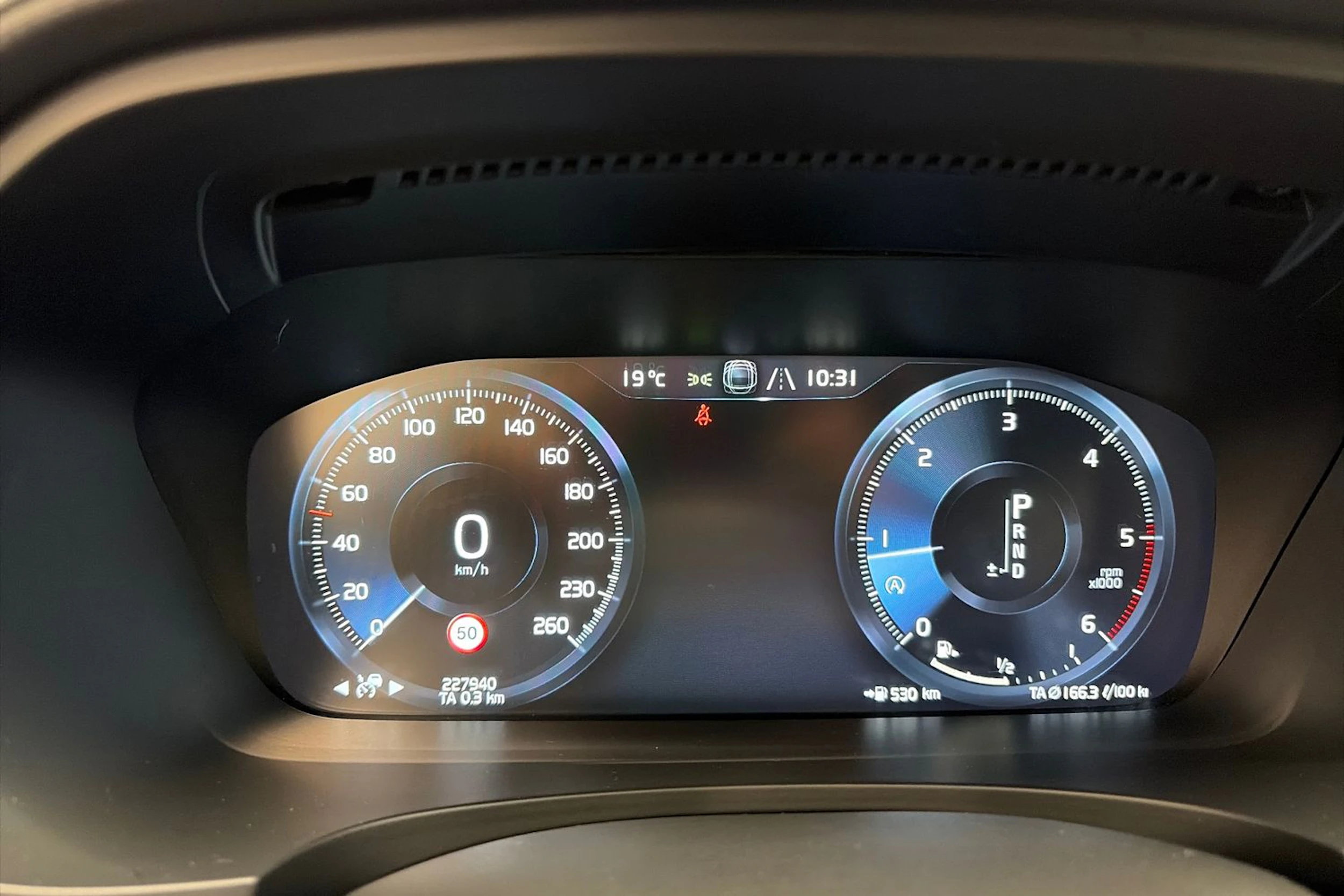 valkoinen Volvo V90 Cross Country 2018 kuva 22.