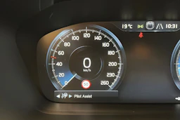 valkoinen Volvo V90 Cross Country 2018 kuva 23.
