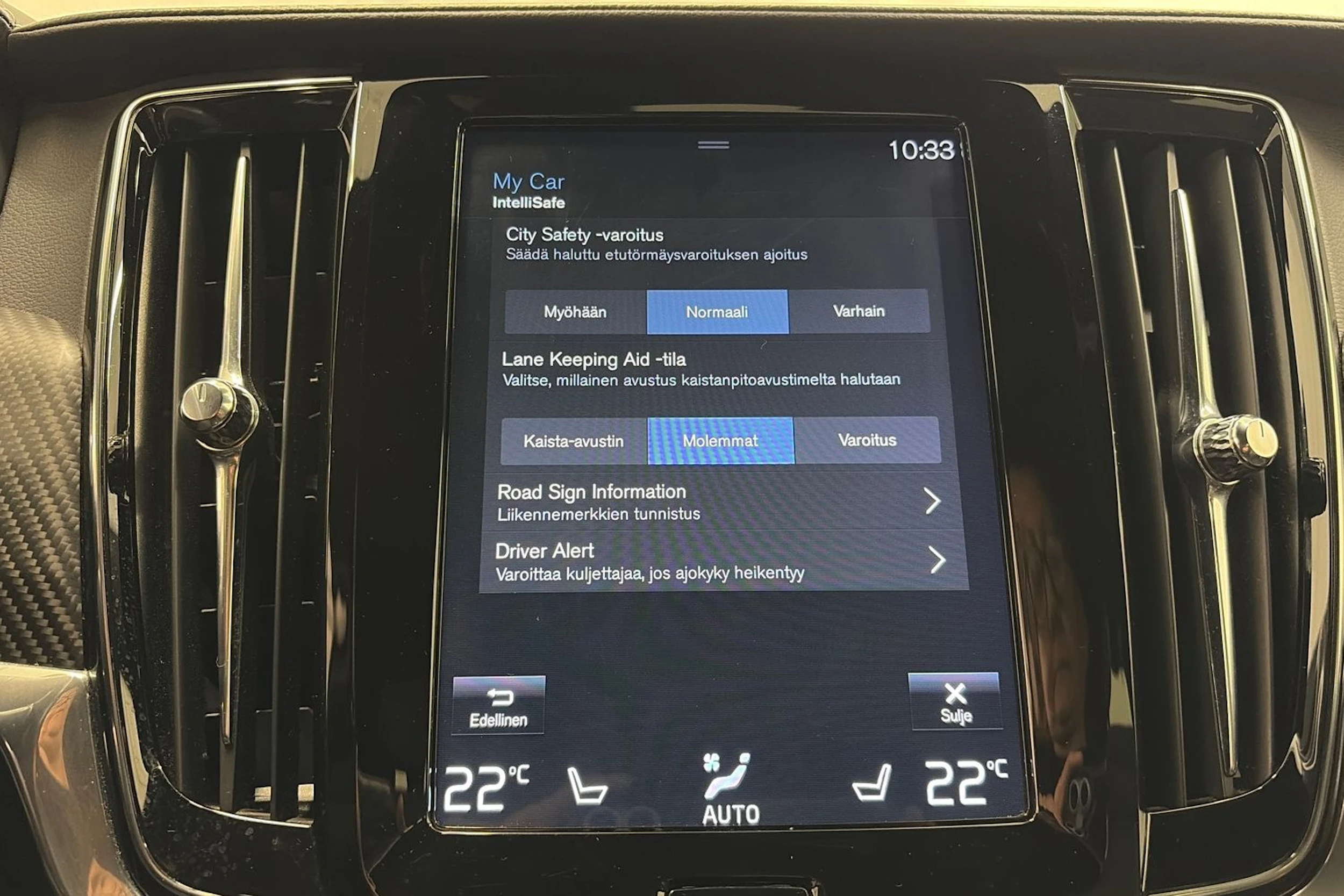 valkoinen Volvo V90 Cross Country 2018 kuva 30.