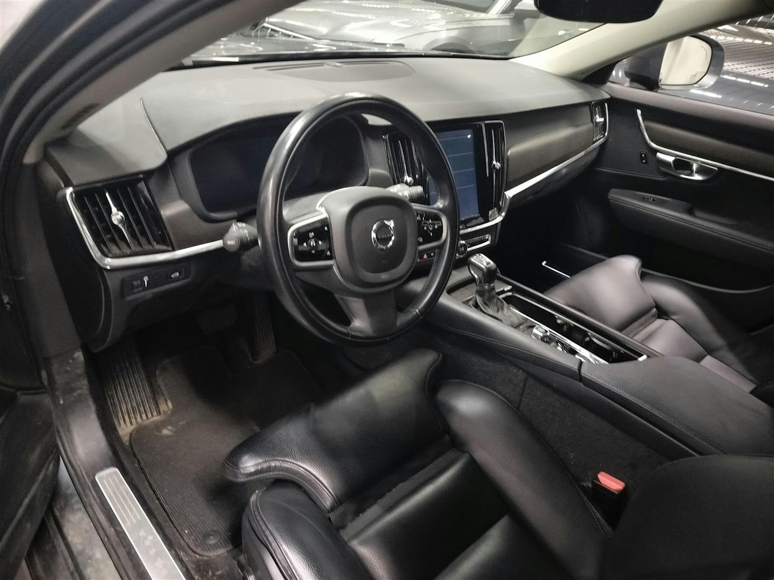 harmaa Volvo V90 Cross Country 2018 kuva 3.