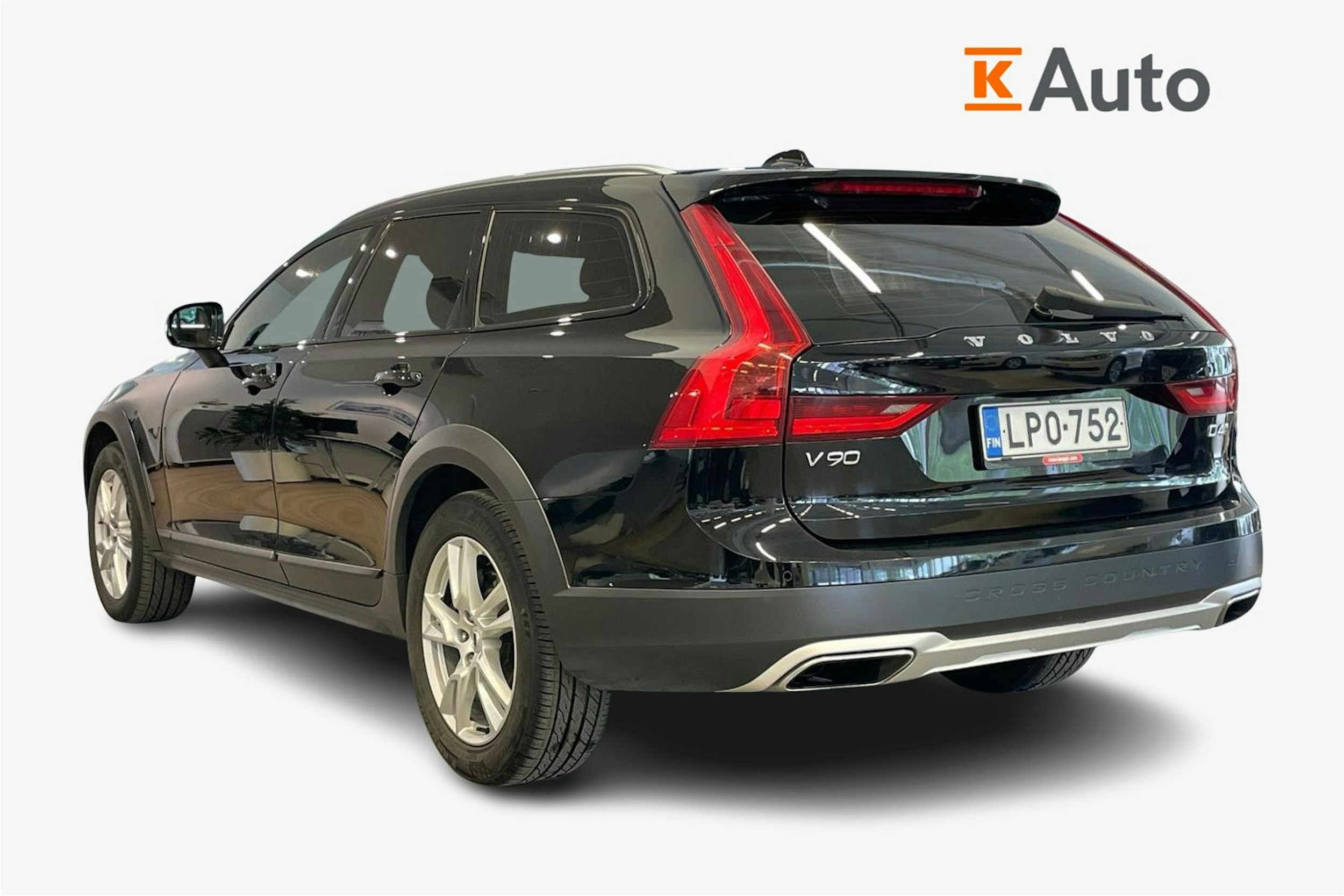 musta Volvo V90 Cross Country 2018 kuva 2.