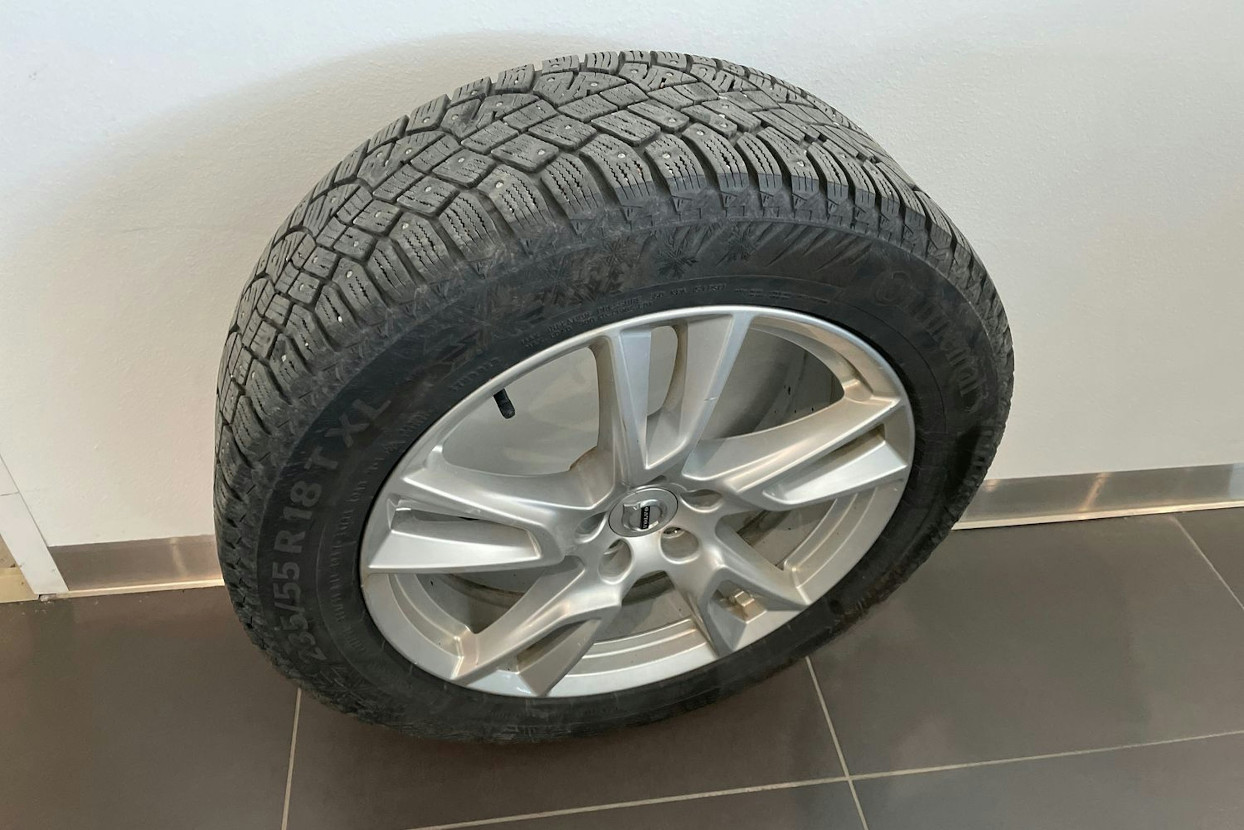 musta Volvo V90 Cross Country 2018 kuva 13.