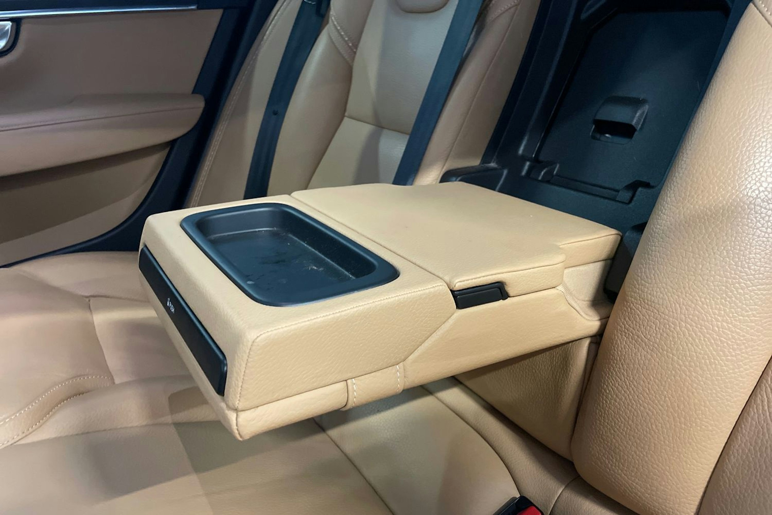 musta Volvo V90 Cross Country 2018 kuva 14.