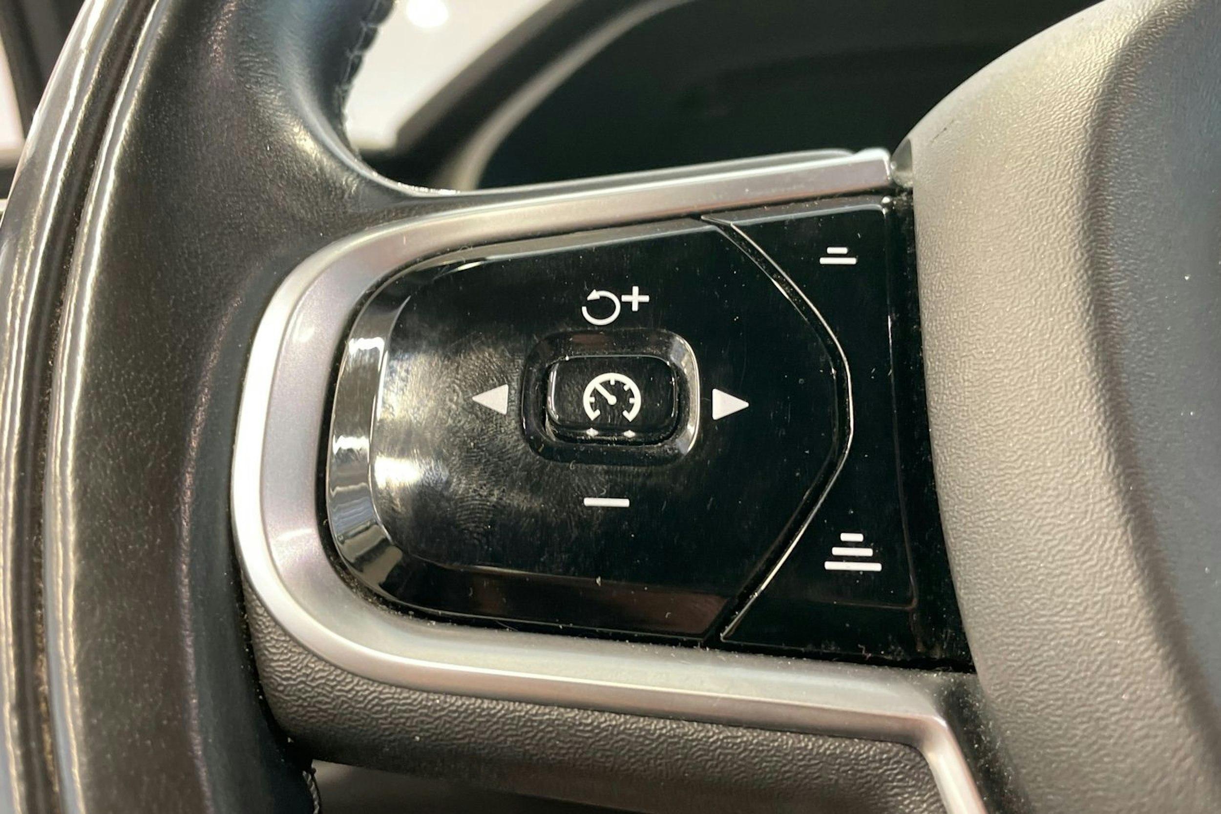 musta Volvo V90 Cross Country 2018 kuva 18.