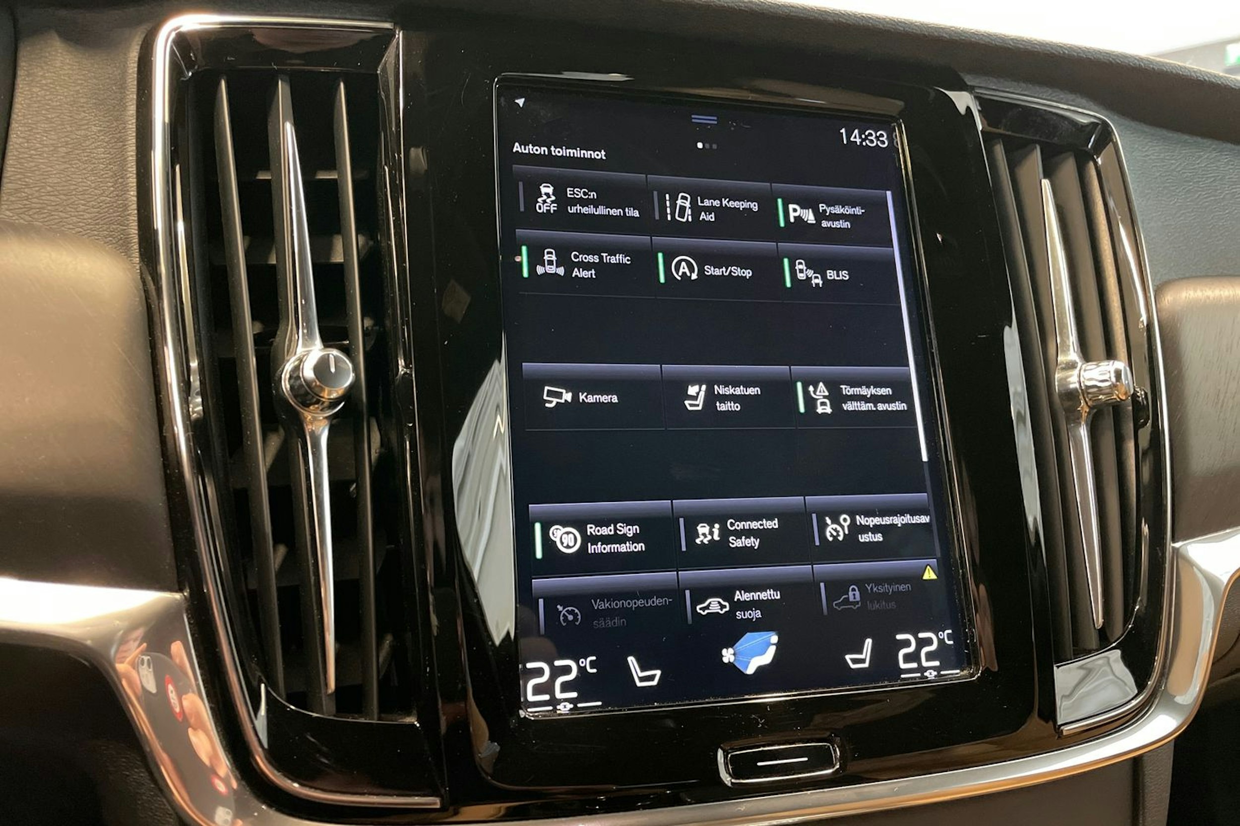 musta Volvo V90 Cross Country 2018 kuva 20.