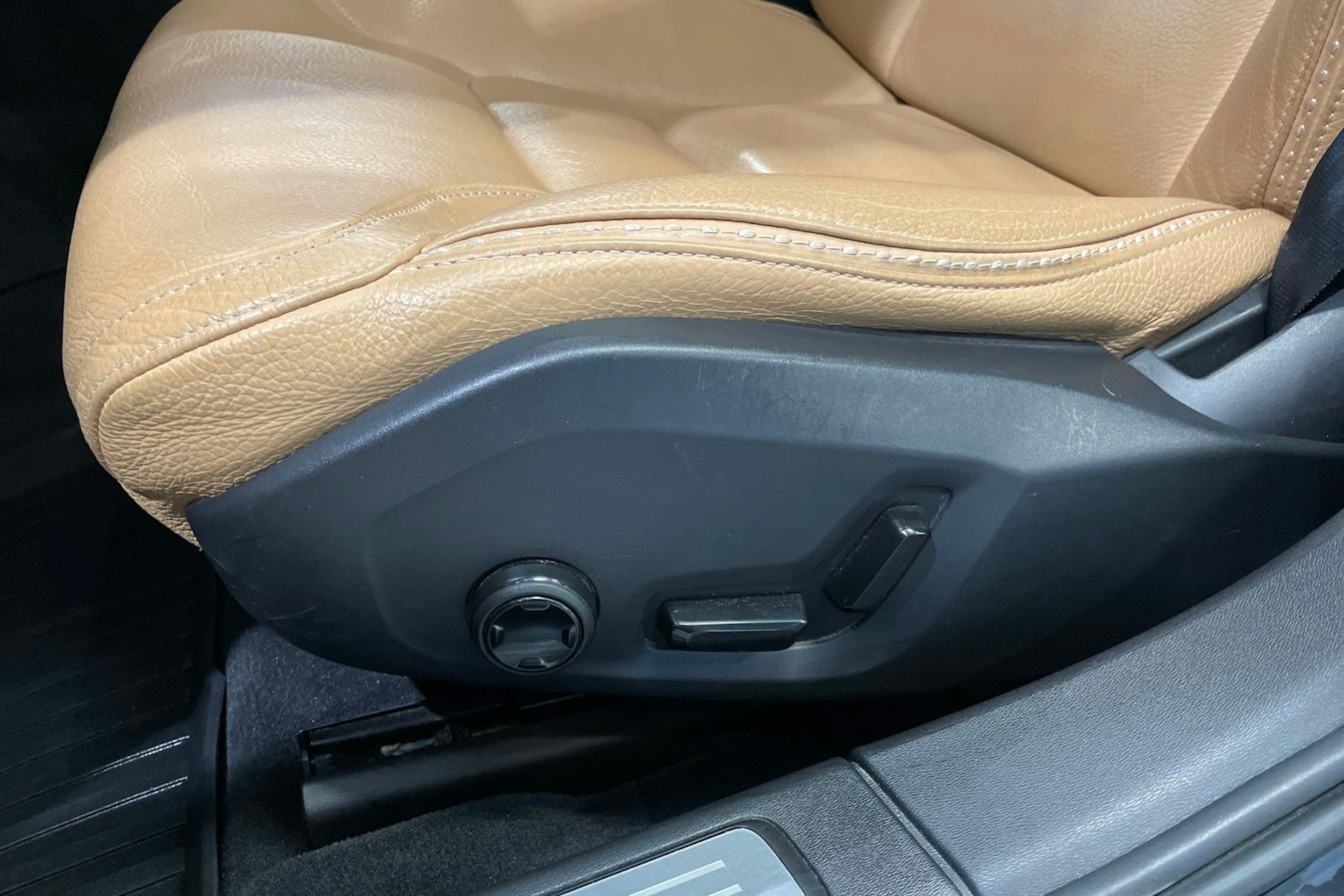 musta Volvo V90 Cross Country 2018 kuva 24.