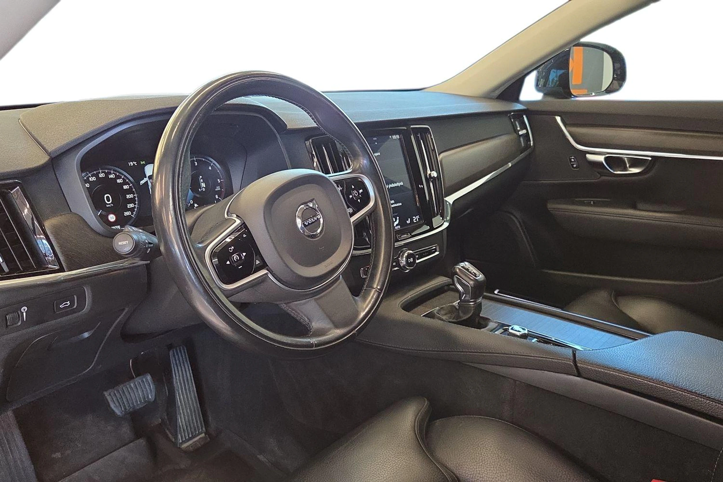 Musta Volvo V90 Cross Country 2018 kuva 6.