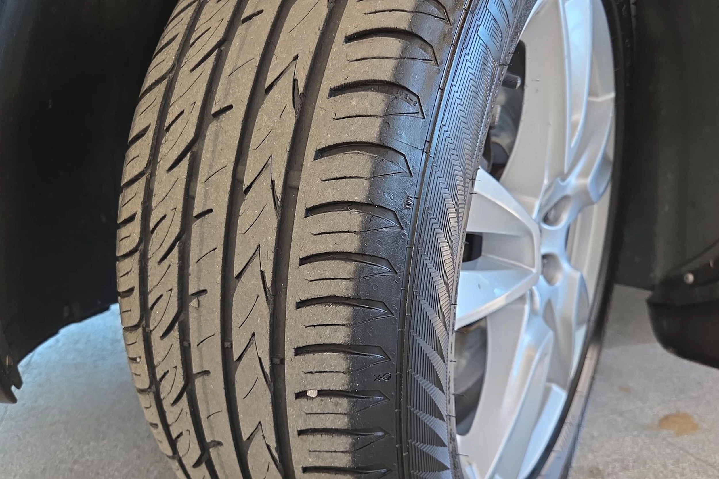 Musta Volvo V90 Cross Country 2018 kuva 10.