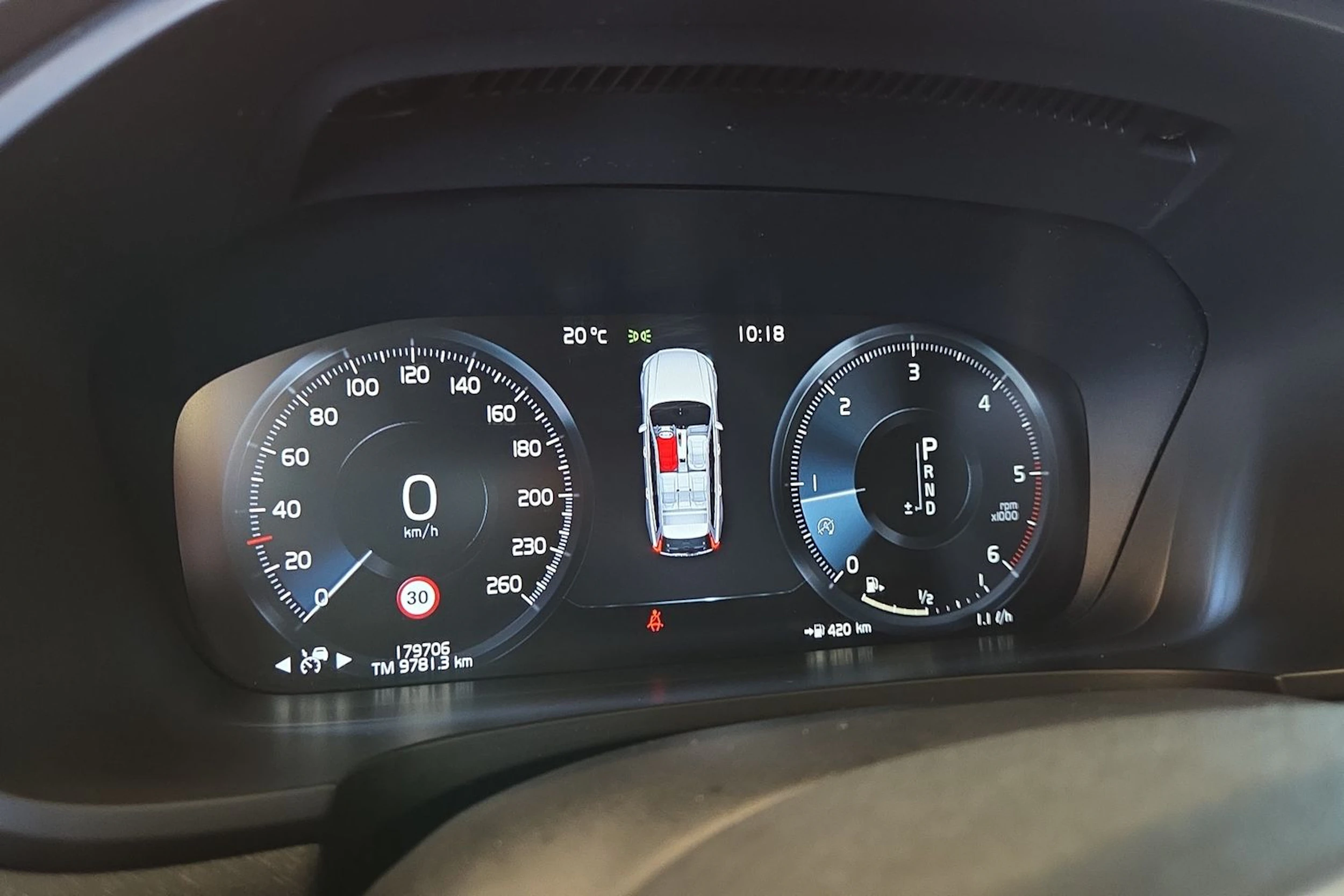 Musta Volvo V90 Cross Country 2018 kuva 13.