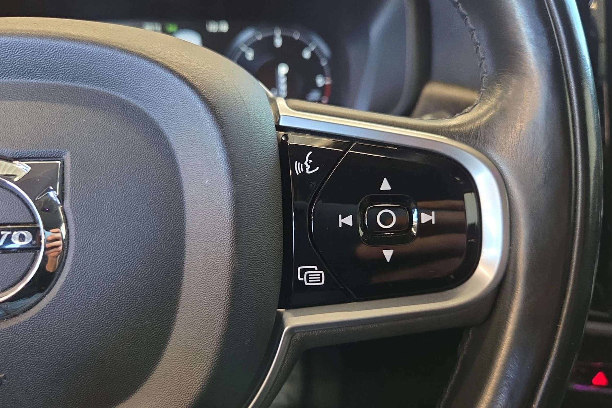 Musta Volvo V90 Cross Country 2018 kuva 15.