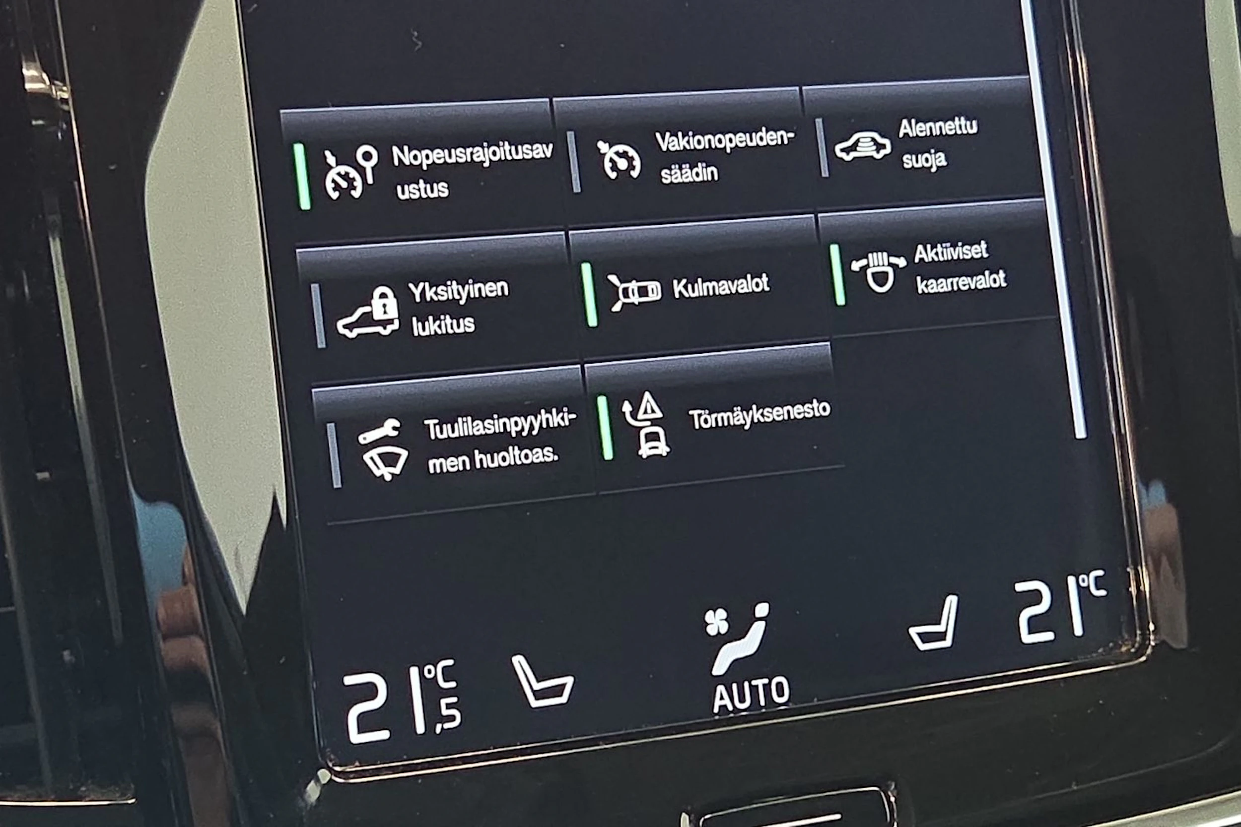 Musta Volvo V90 Cross Country 2018 kuva 17.