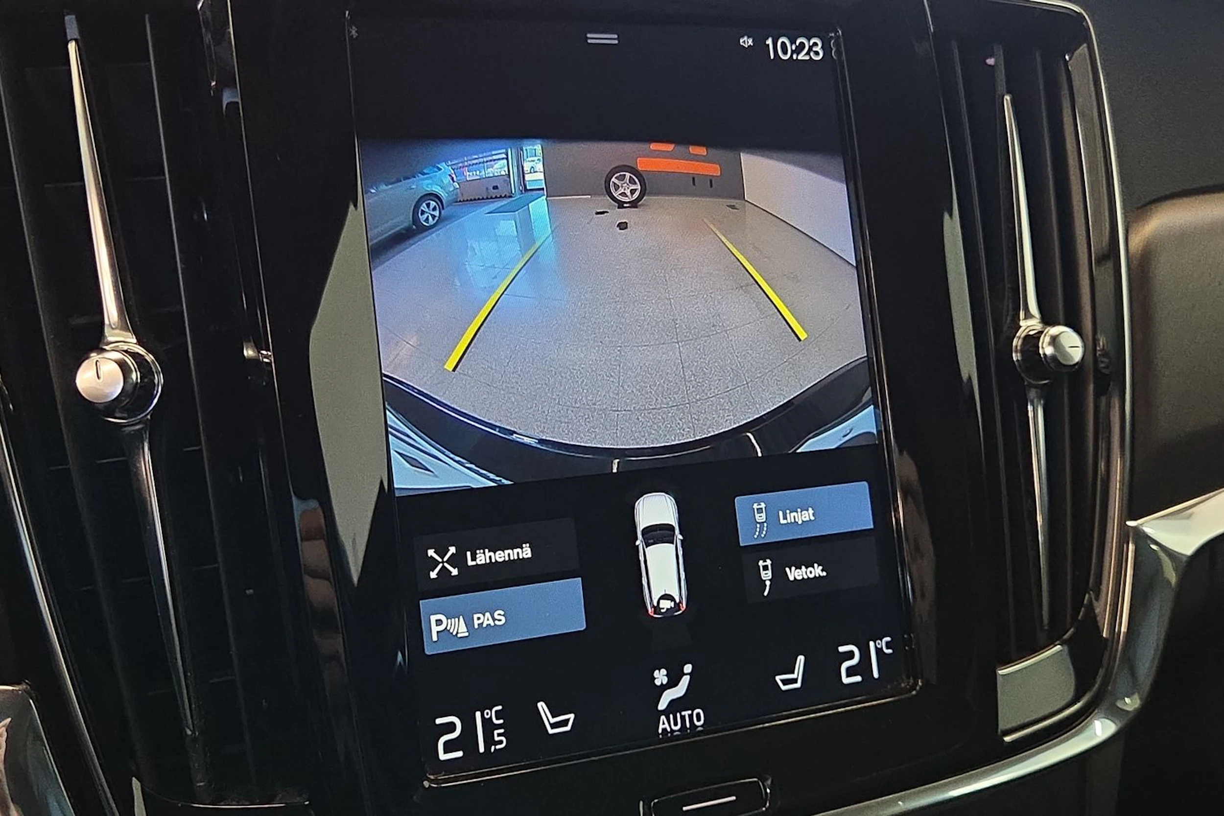 Musta Volvo V90 Cross Country 2018 kuva 18.