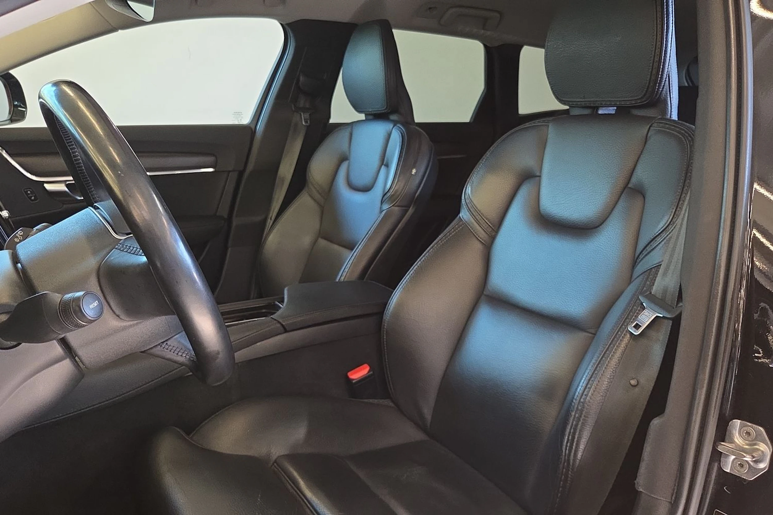 Musta Volvo V90 Cross Country 2018 kuva 21.