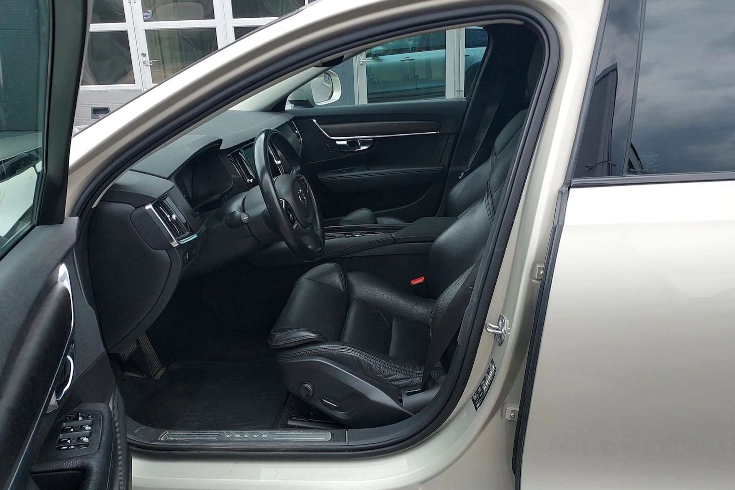 ruskea (beige) Volvo V90 Cross Country 2019 kuva 4.