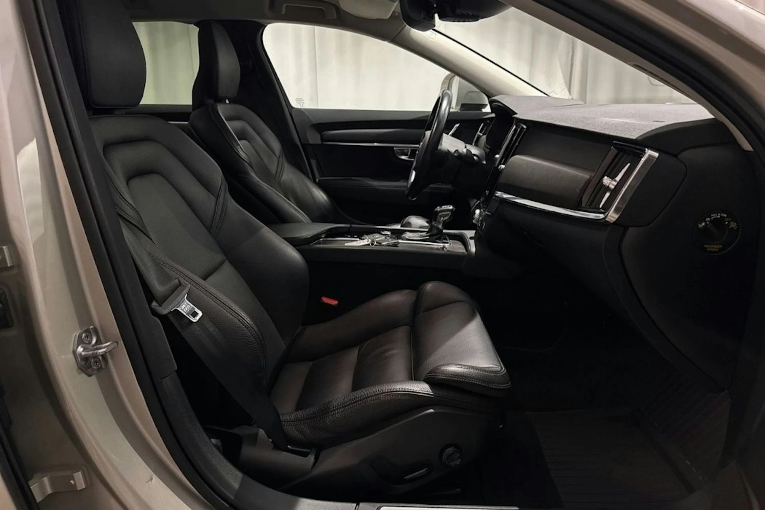 ruskea (beige) Volvo V90 Cross Country 2019 kuva 16.