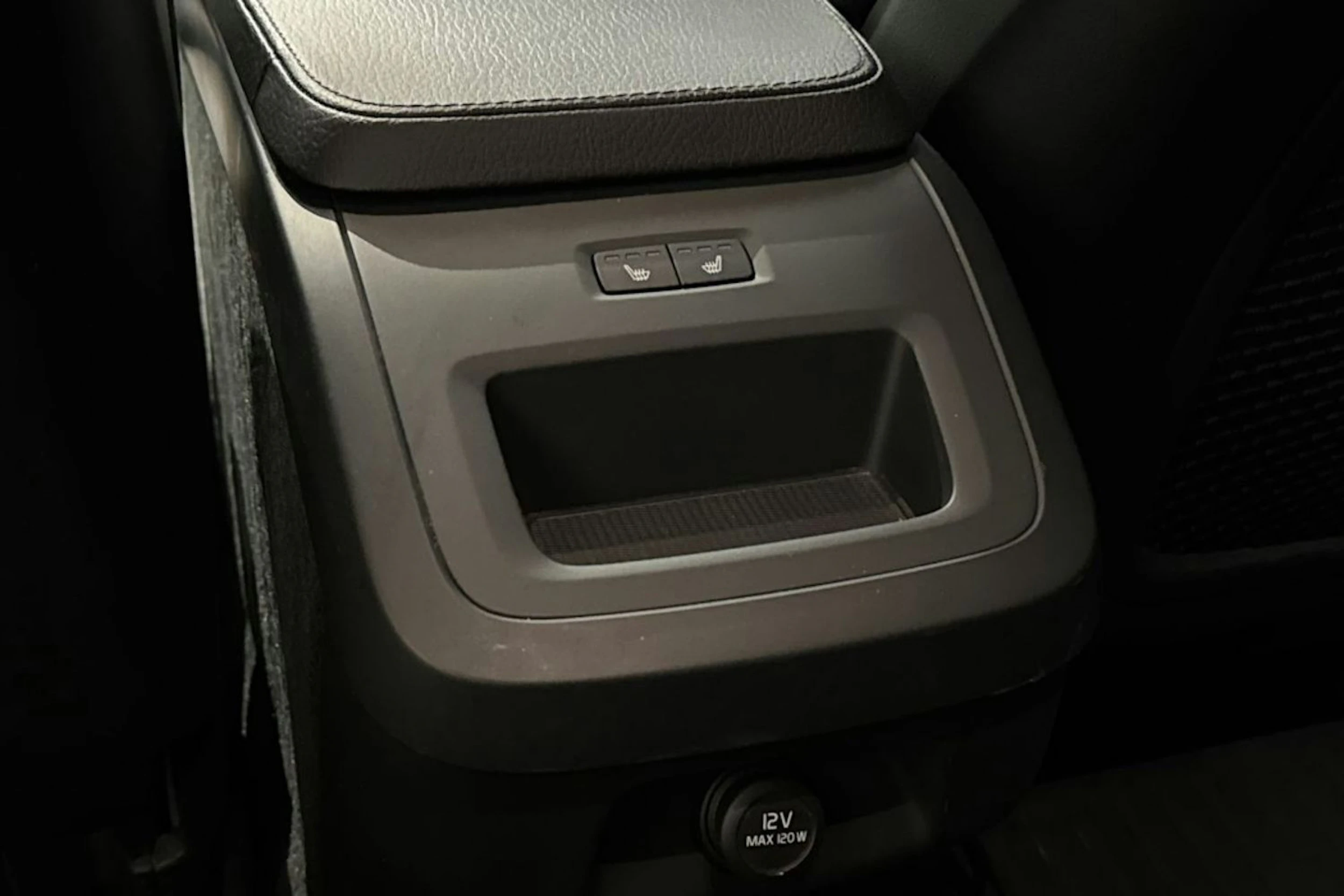 ruskea (beige) Volvo V90 Cross Country 2019 kuva 17.