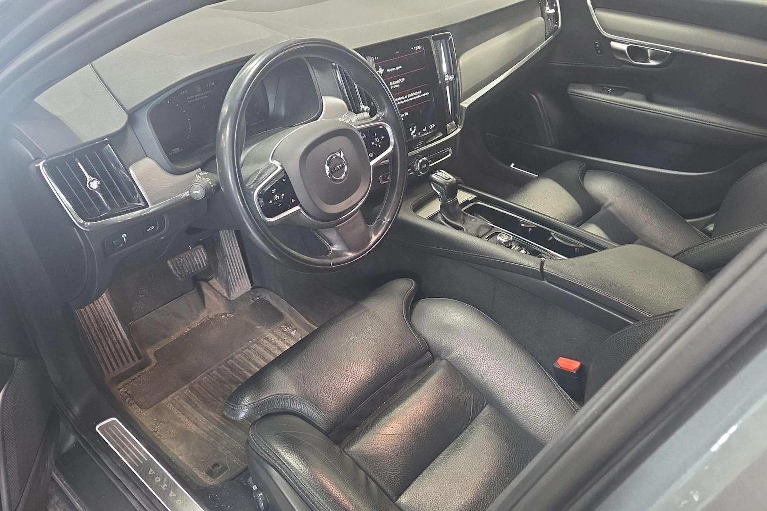 harmaa Volvo V90 Cross Country 2019 kuva 3.