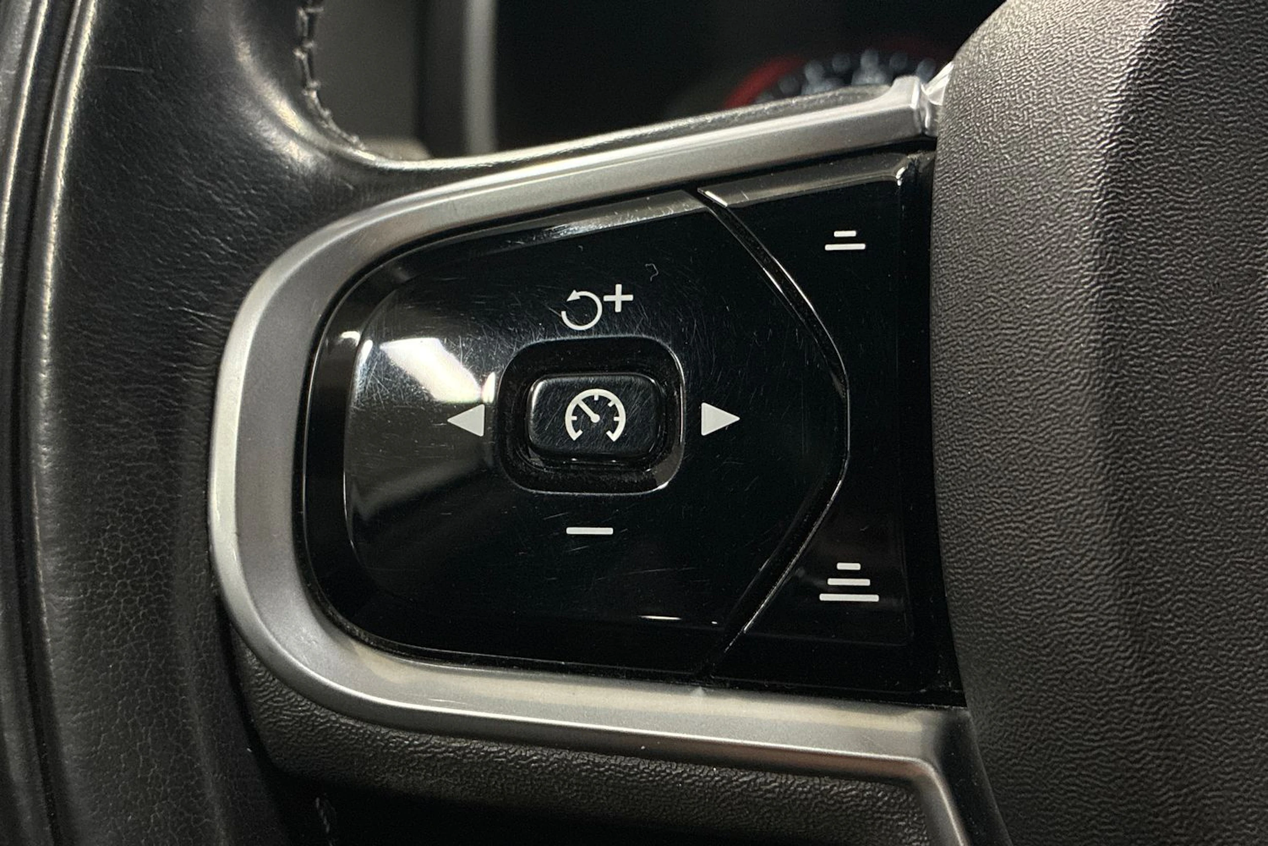 harmaa Volvo V90 Cross Country 2020 kuva 17.