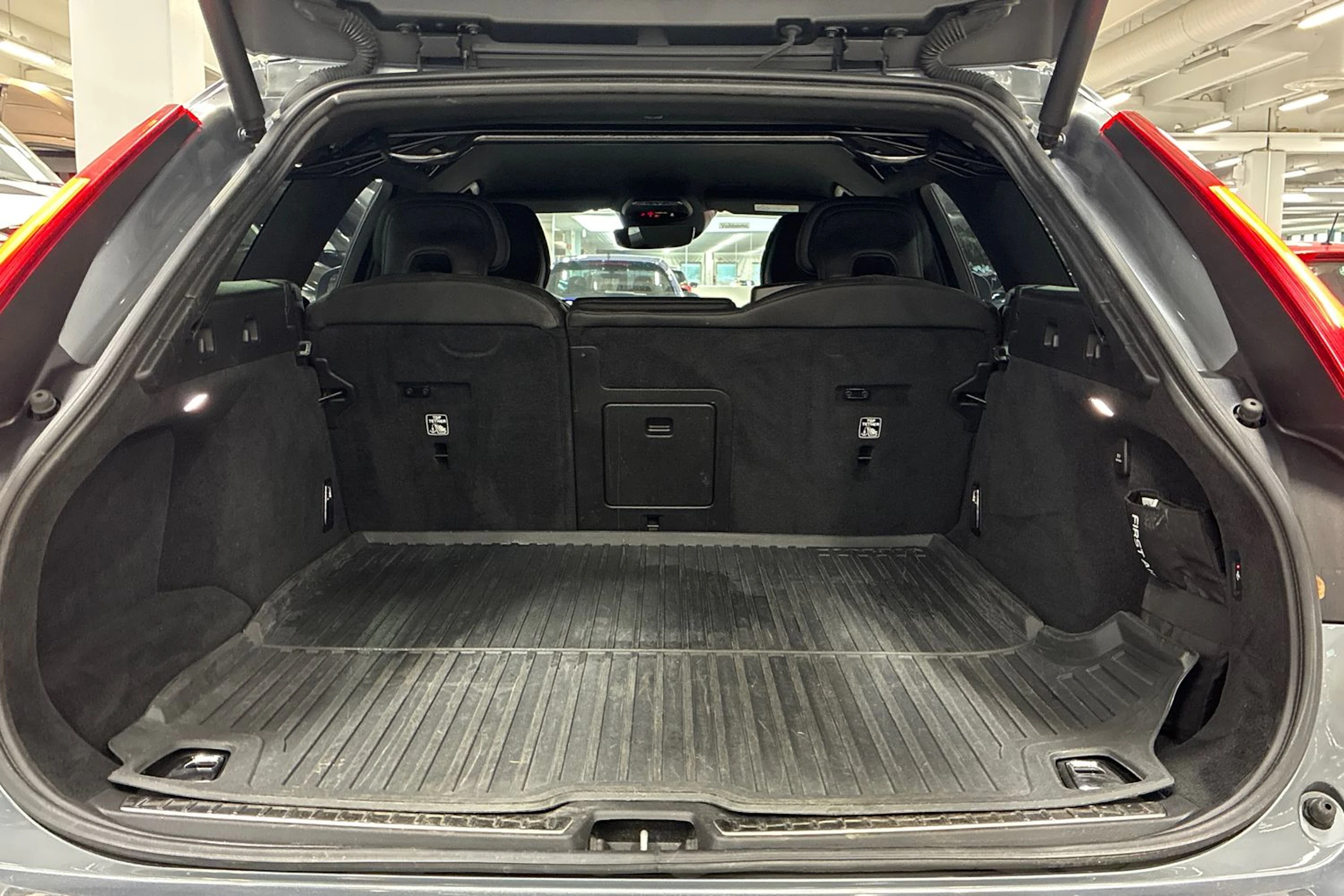 harmaa Volvo V90 Cross Country 2020 kuva 28.