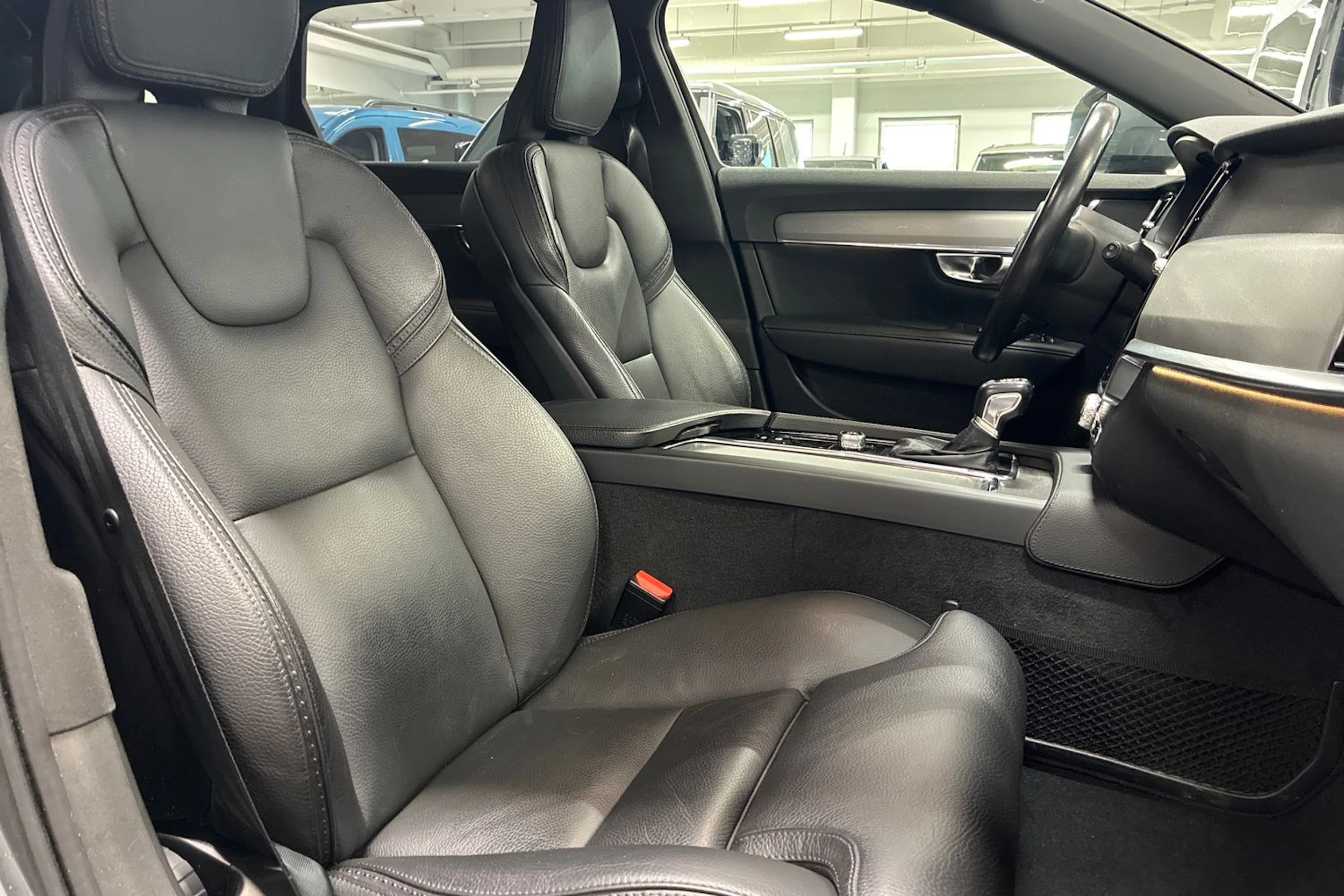 harmaa Volvo V90 Cross Country 2020 kuva 31.