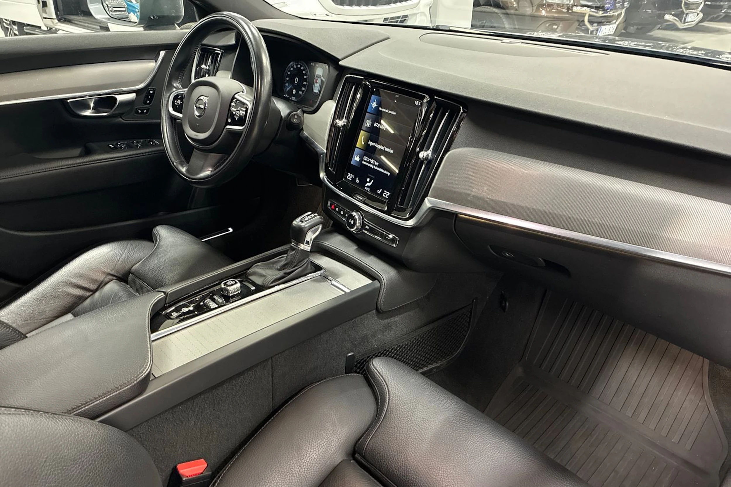 harmaa Volvo V90 Cross Country 2020 kuva 32.