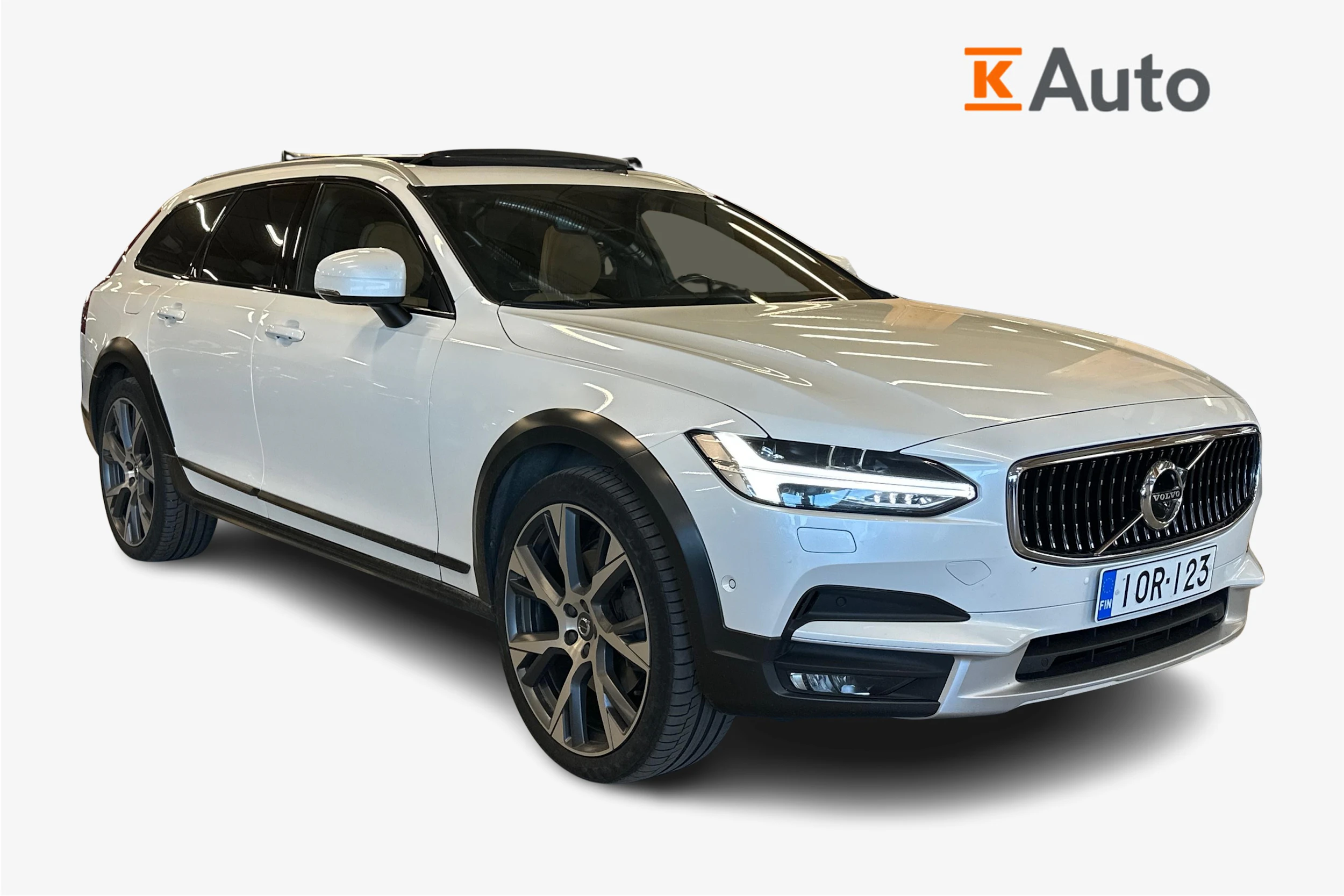 met. valkoinen Volvo V90 Cross Country 2019 kuva 1.