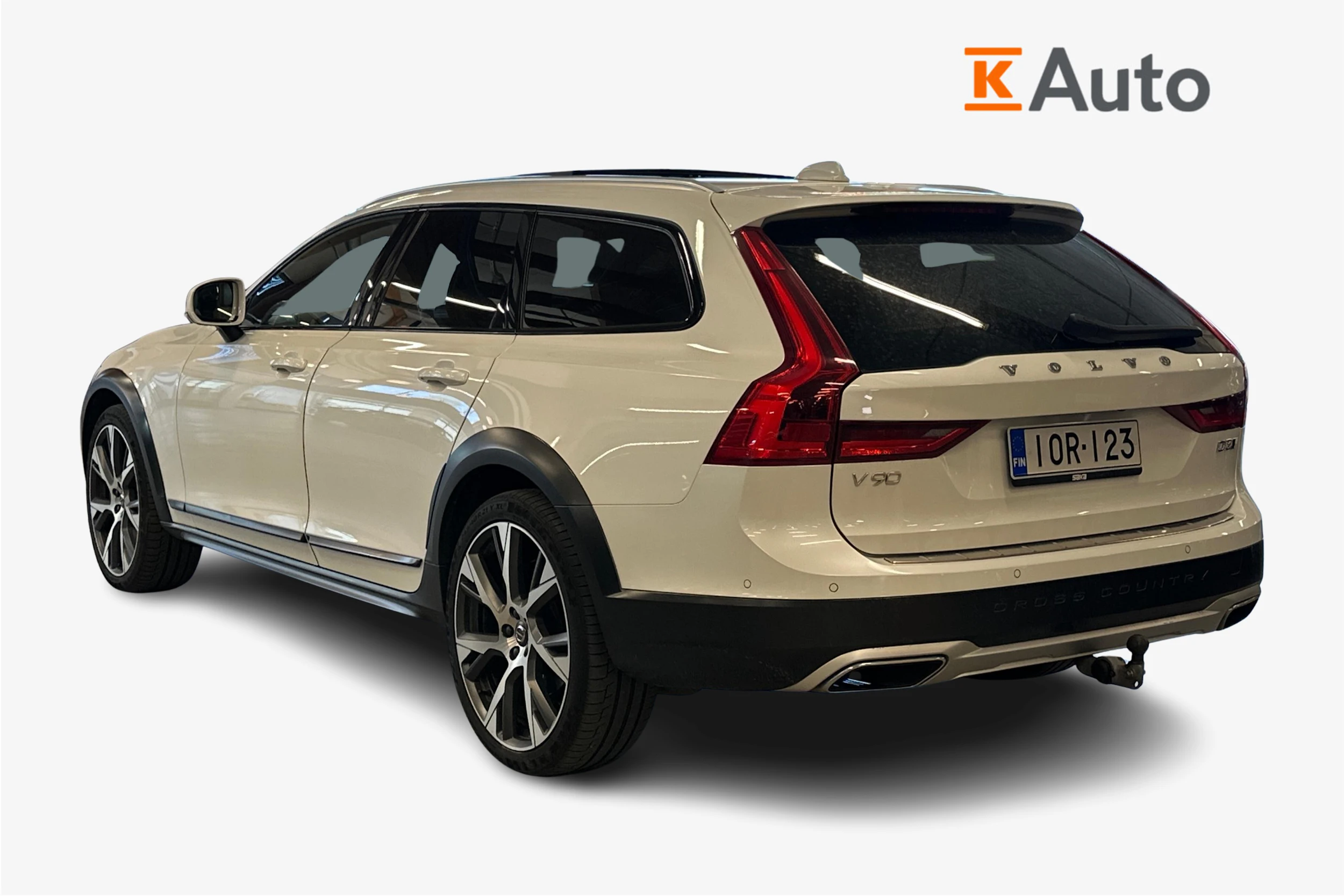 met. valkoinen Volvo V90 Cross Country 2019 kuva 2.